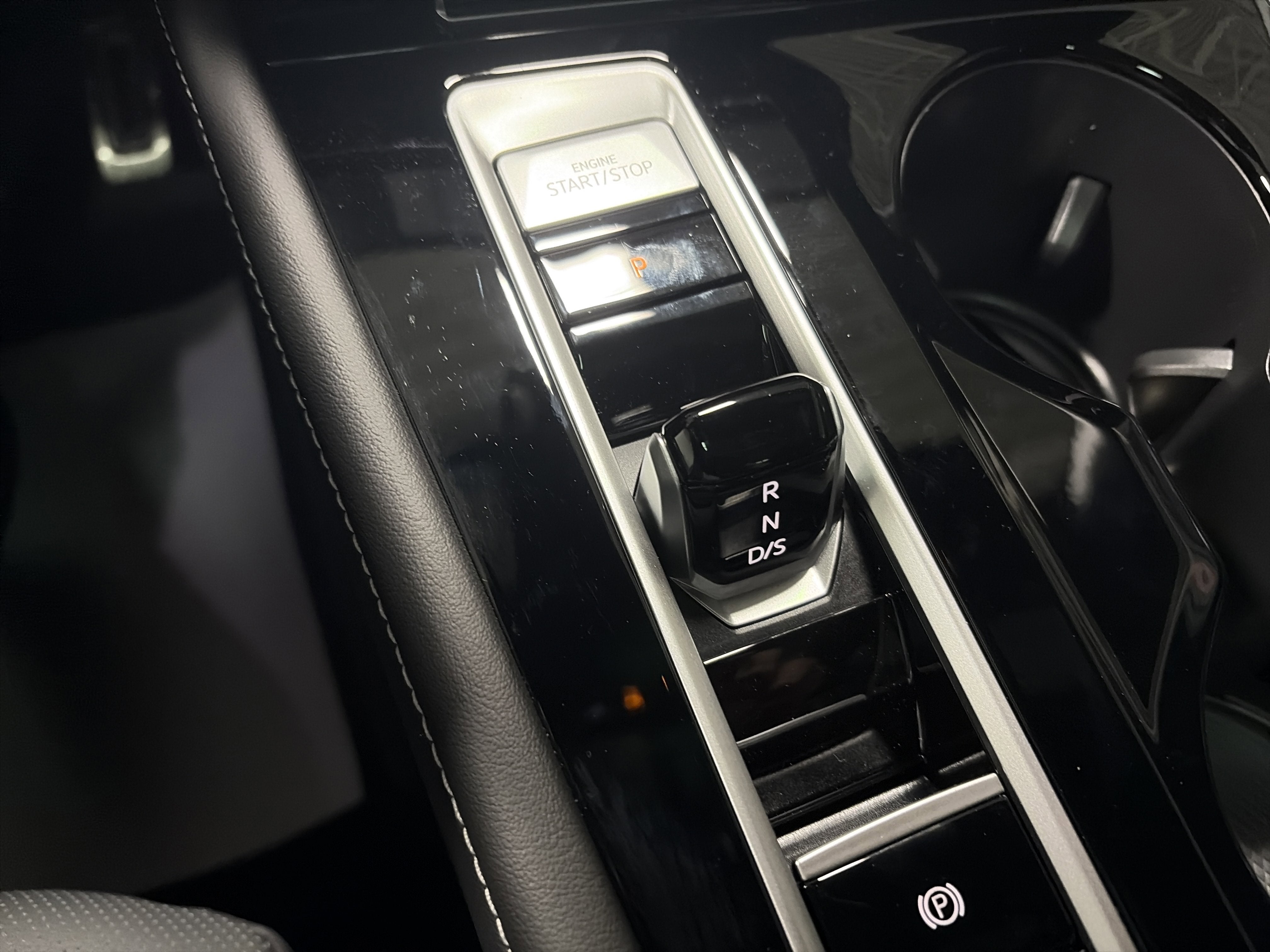 2026 Volkswagen Atlas Cross Sport 2.0T SEL R-Line Black