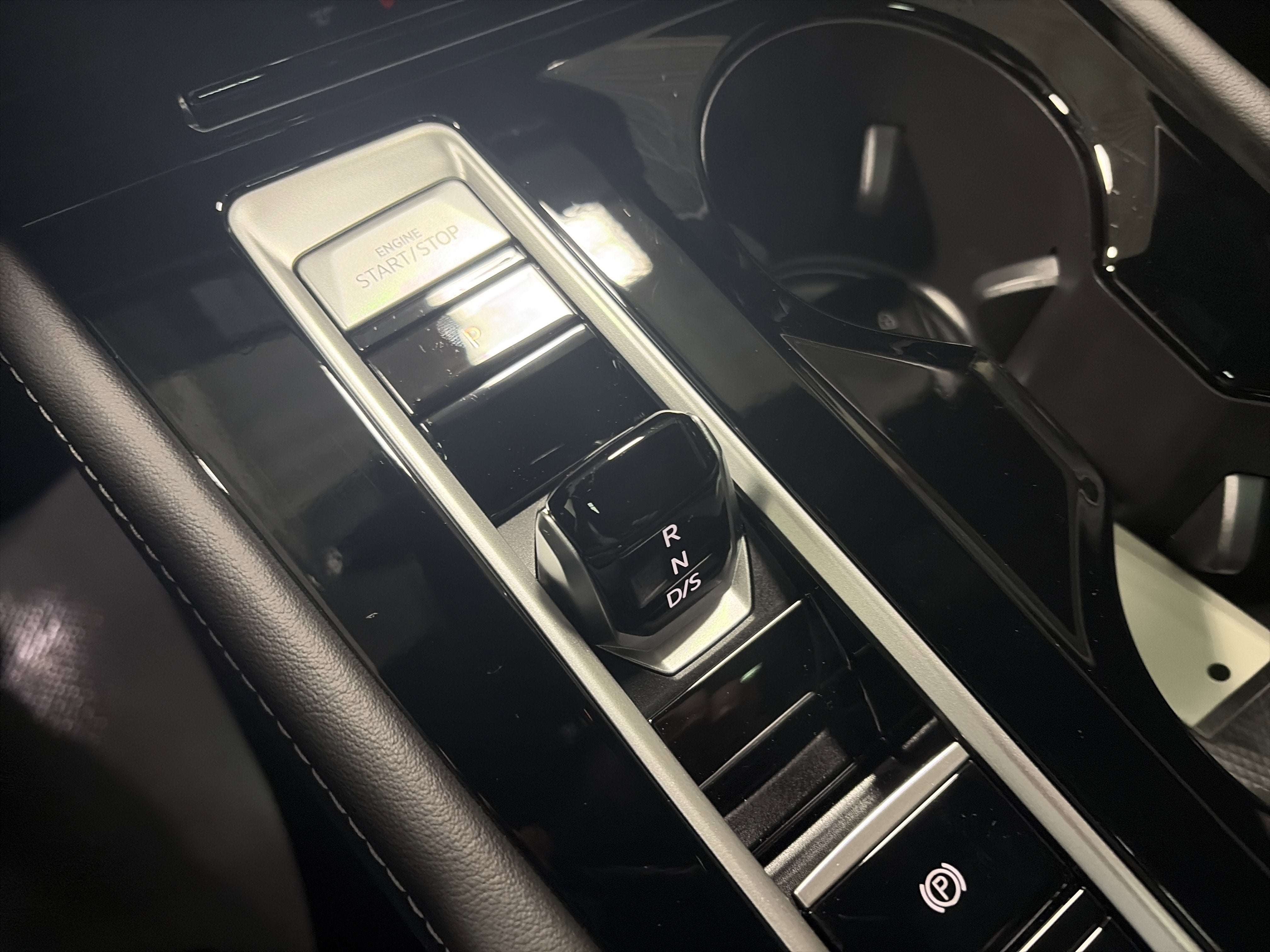 2026 Volkswagen Atlas Cross Sport 2.0T SEL R-Line Black