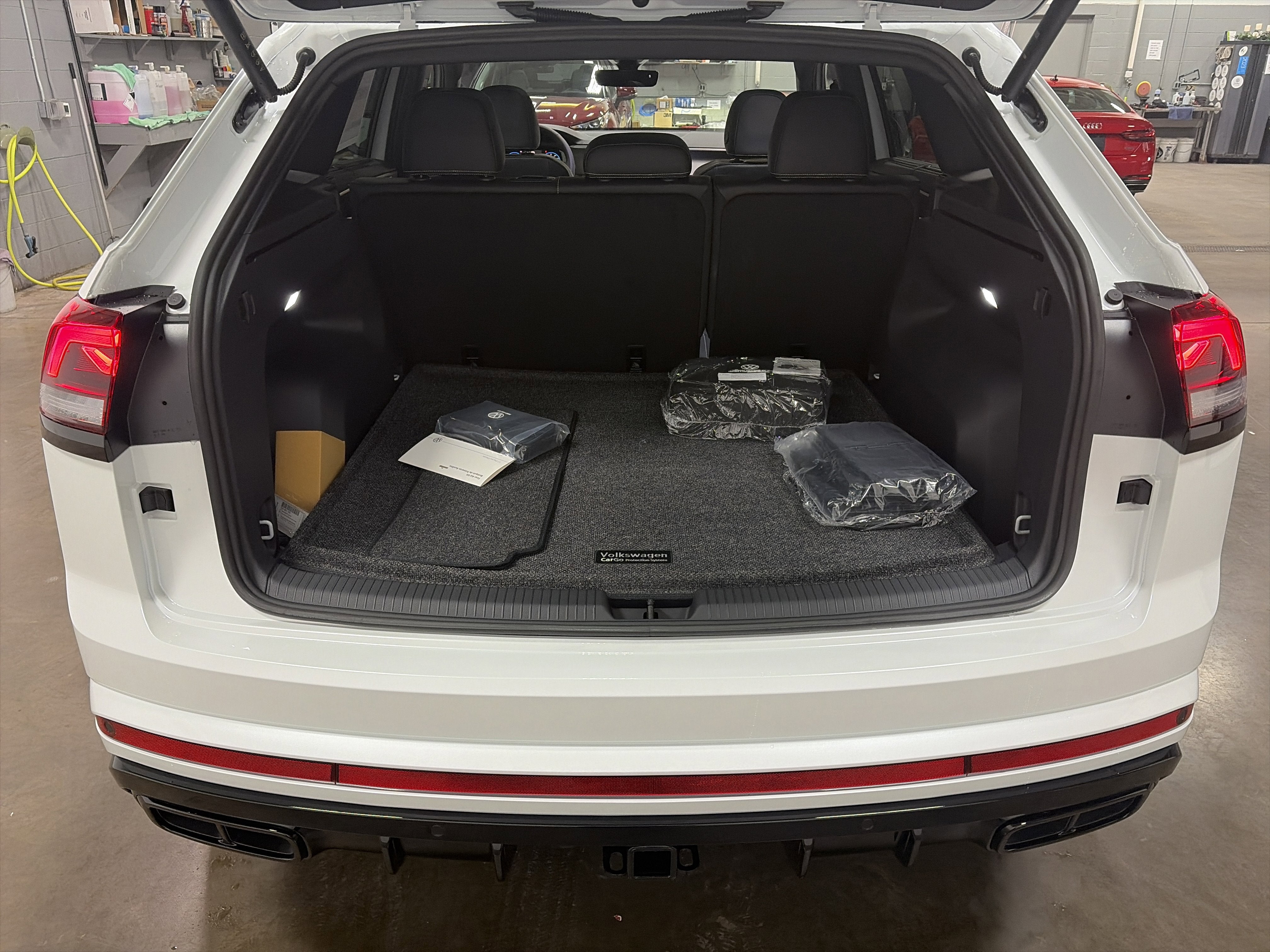 2026 Volkswagen Atlas Cross Sport 2.0T SEL R-Line Black