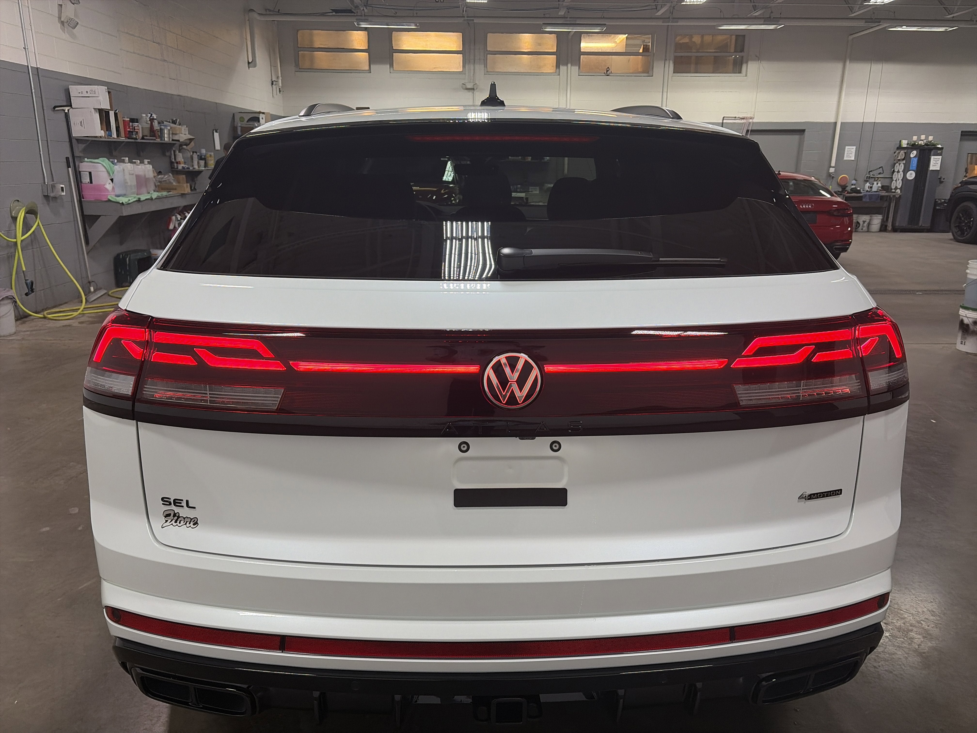 2026 Volkswagen Atlas Cross Sport 2.0T SEL R-Line Black