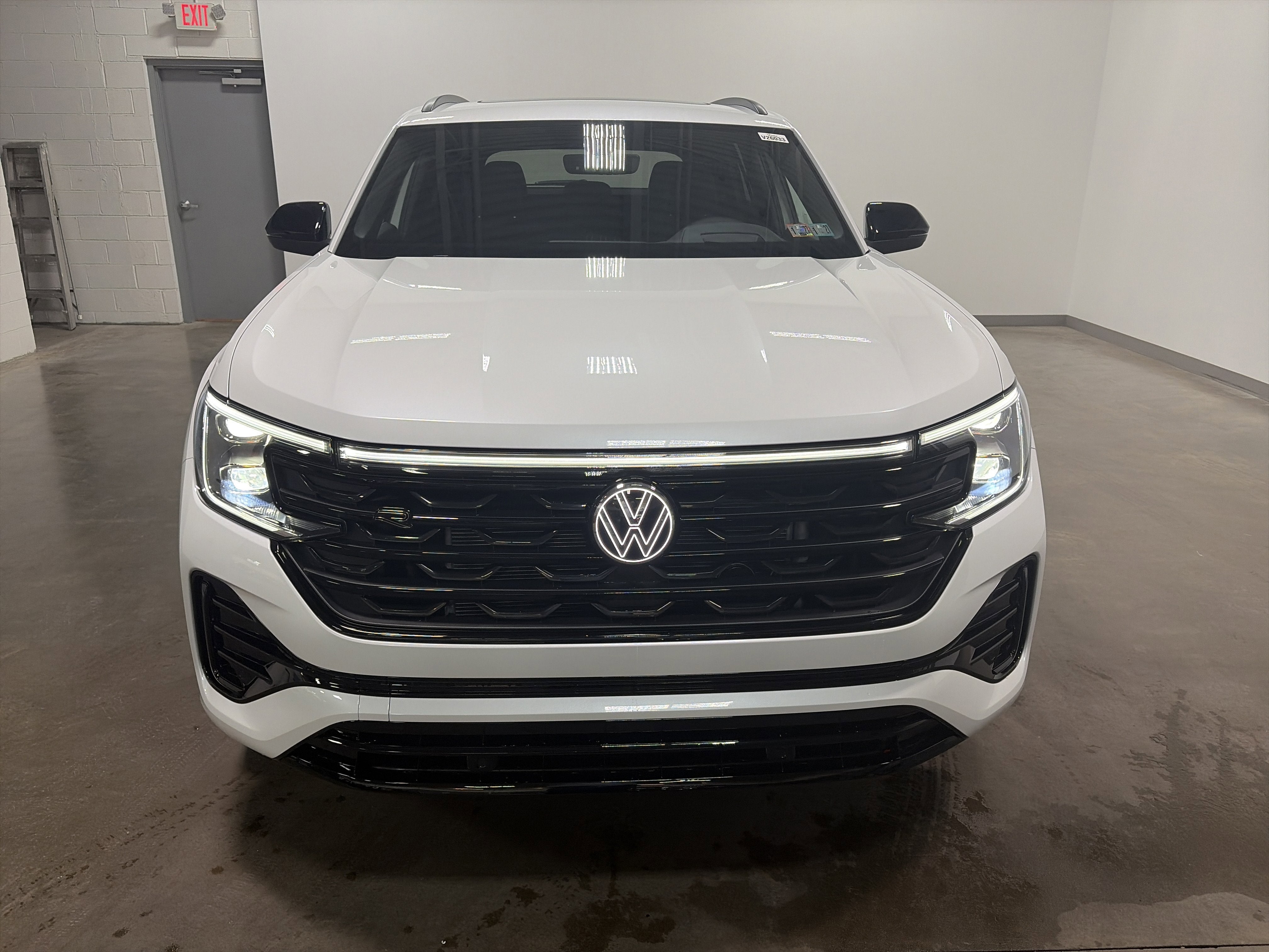 2026 Volkswagen Atlas Cross Sport 2.0T SEL R-Line Black