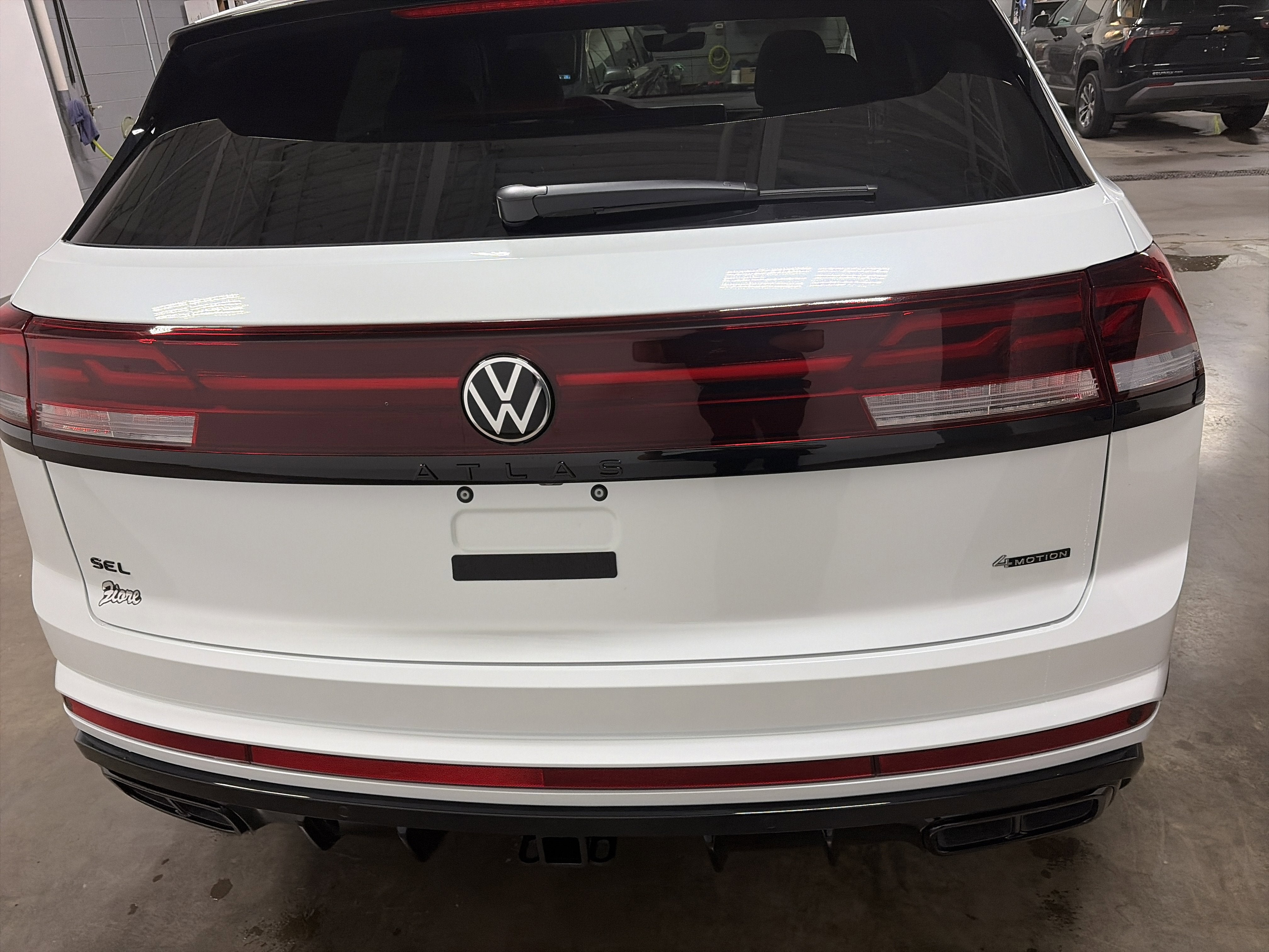2026 Volkswagen Atlas Cross Sport 2.0T SEL R-Line Black