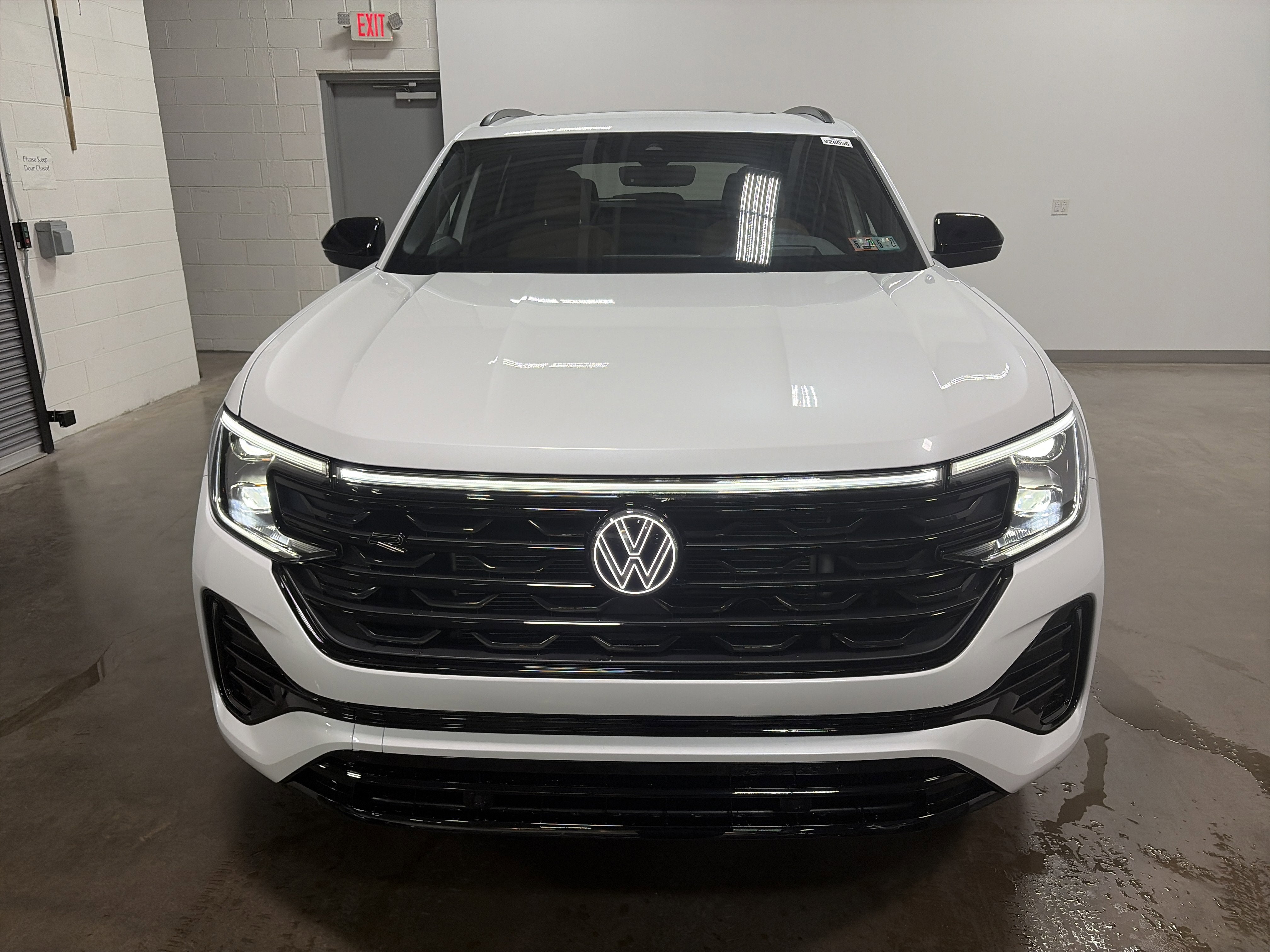2026 Volkswagen Atlas Cross Sport 2.0T SEL R-Line Black