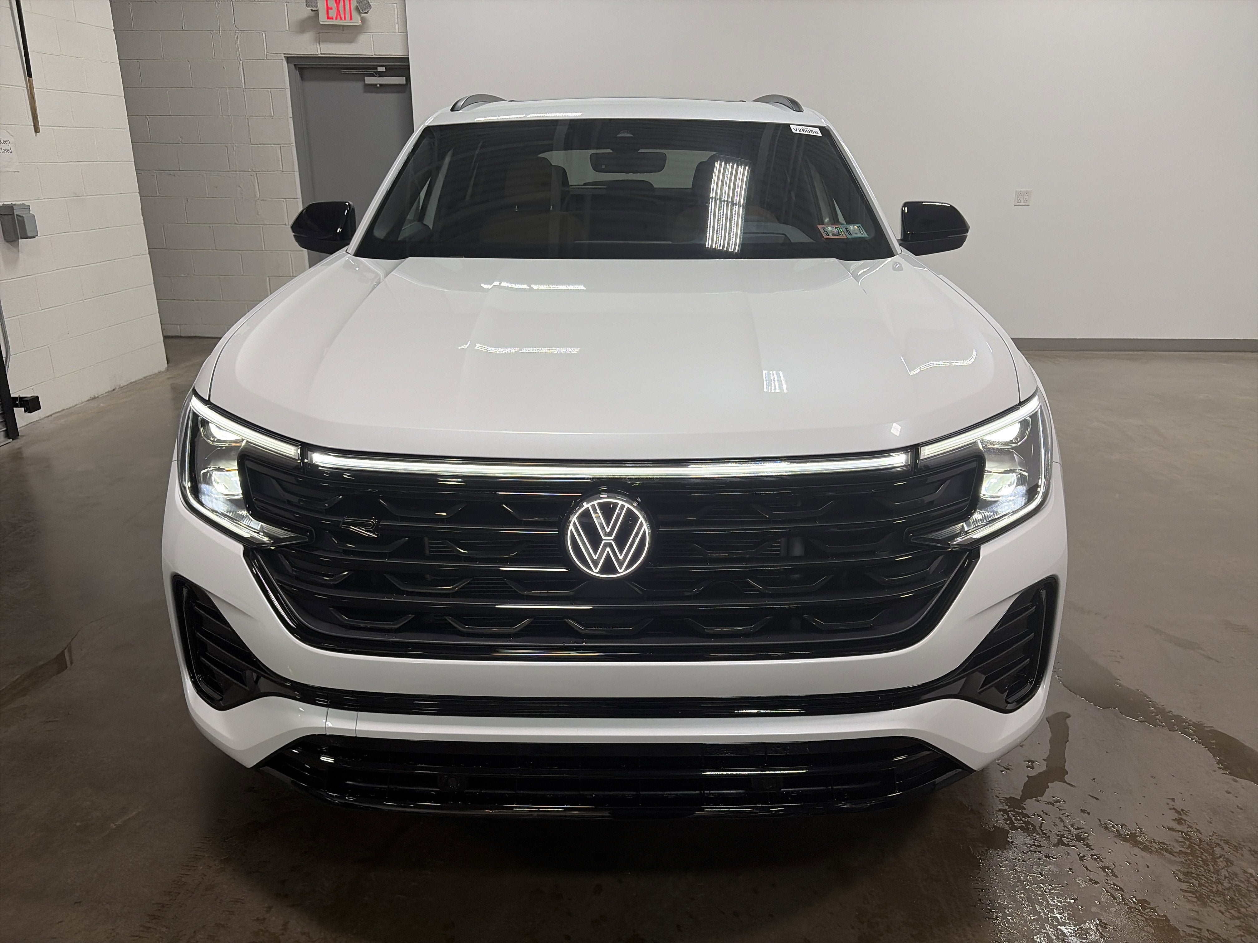 2026 Volkswagen Atlas Cross Sport 2.0T SEL R-Line Black