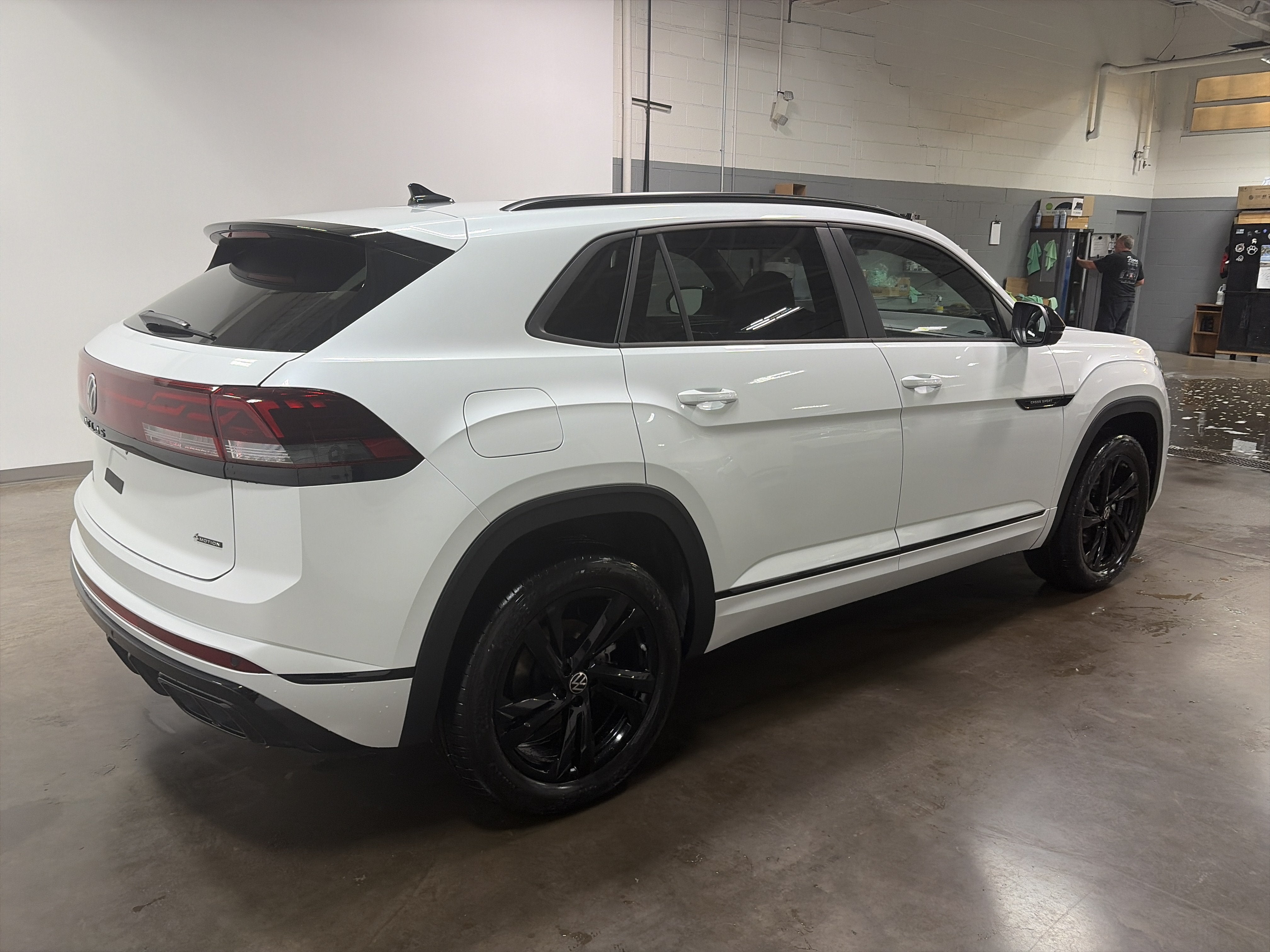 2026 Volkswagen Atlas Cross Sport 2.0T SEL R-Line Black