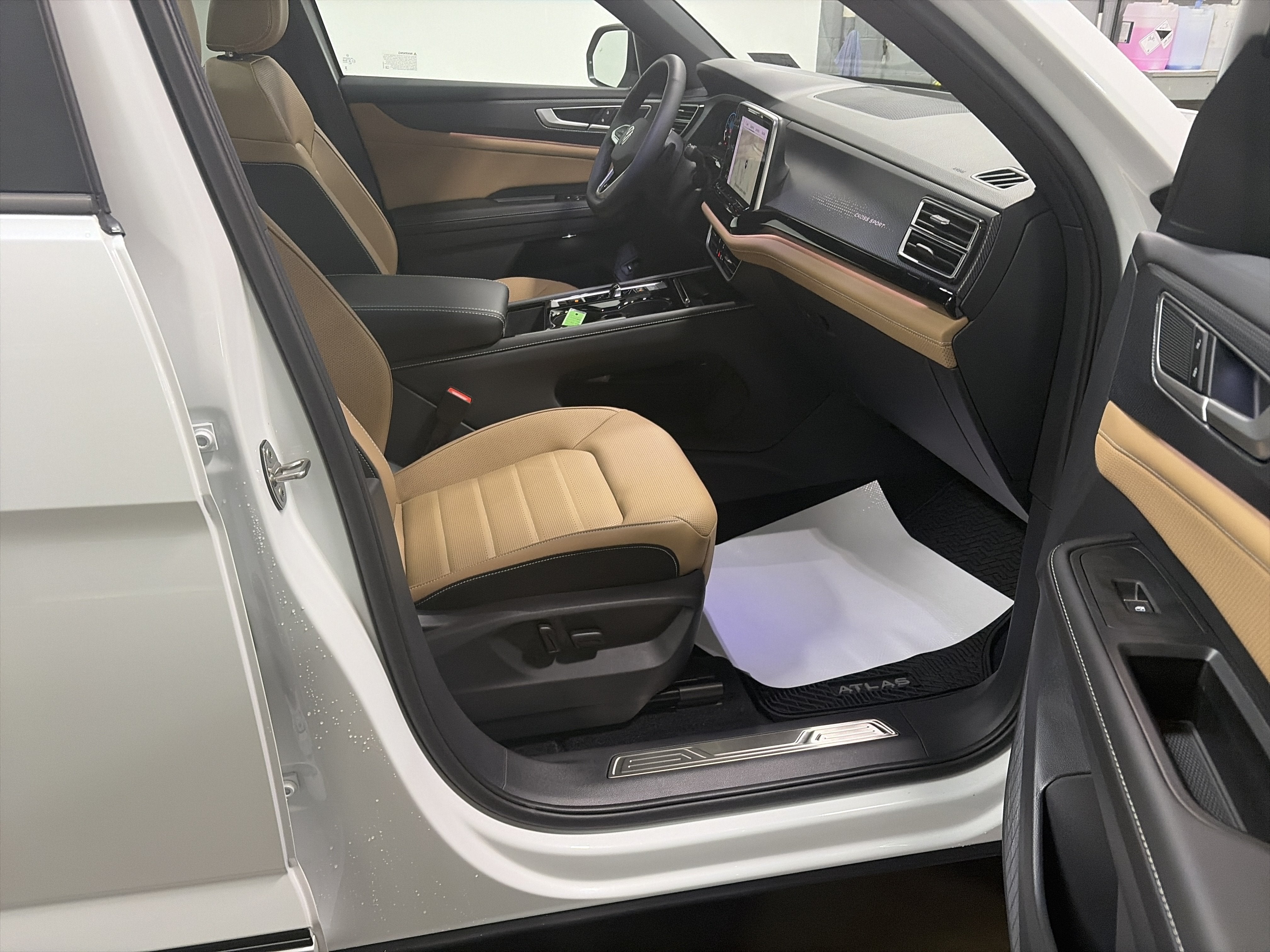 2026 Volkswagen Atlas Cross Sport 2.0T SEL R-Line Black