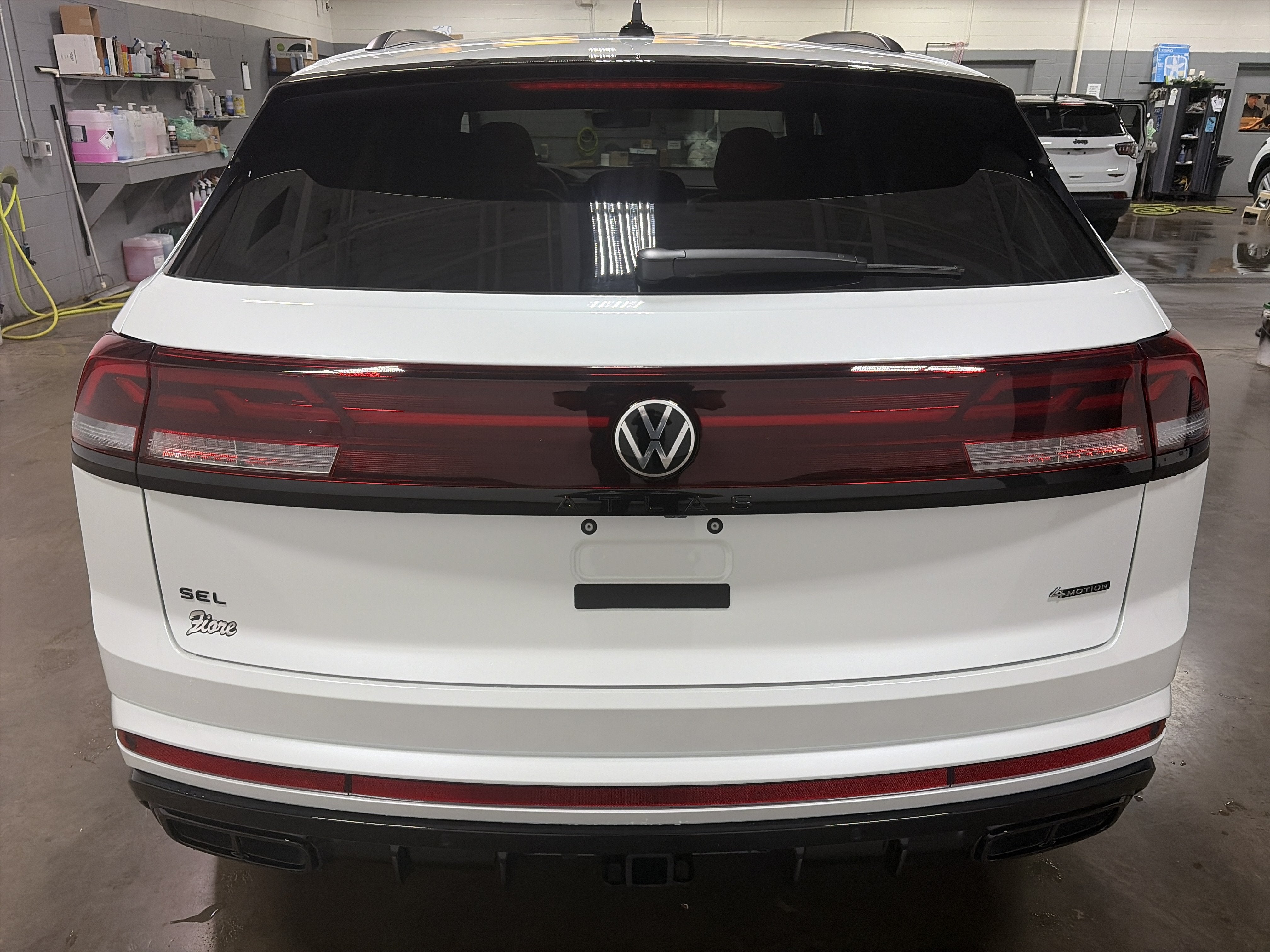 2026 Volkswagen Atlas Cross Sport 2.0T SEL R-Line Black