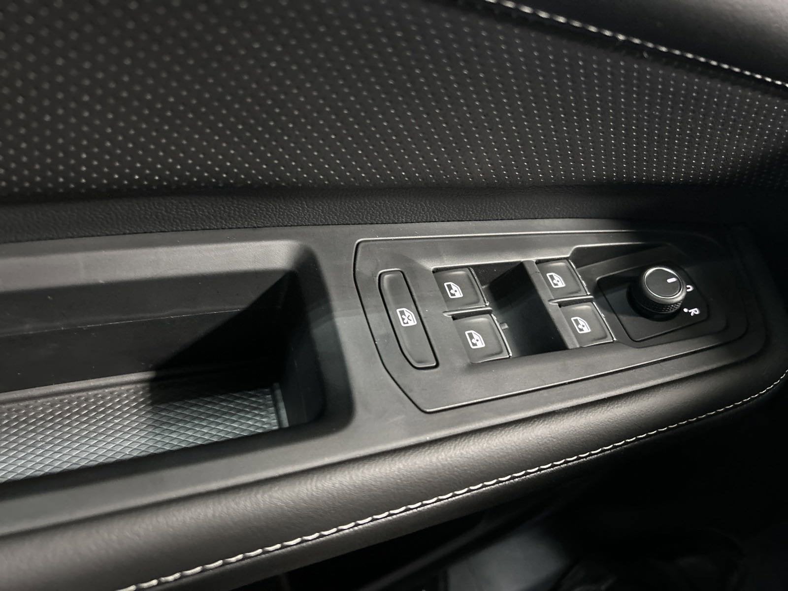 2025 Volkswagen Atlas Cross Sport 2.0T SEL