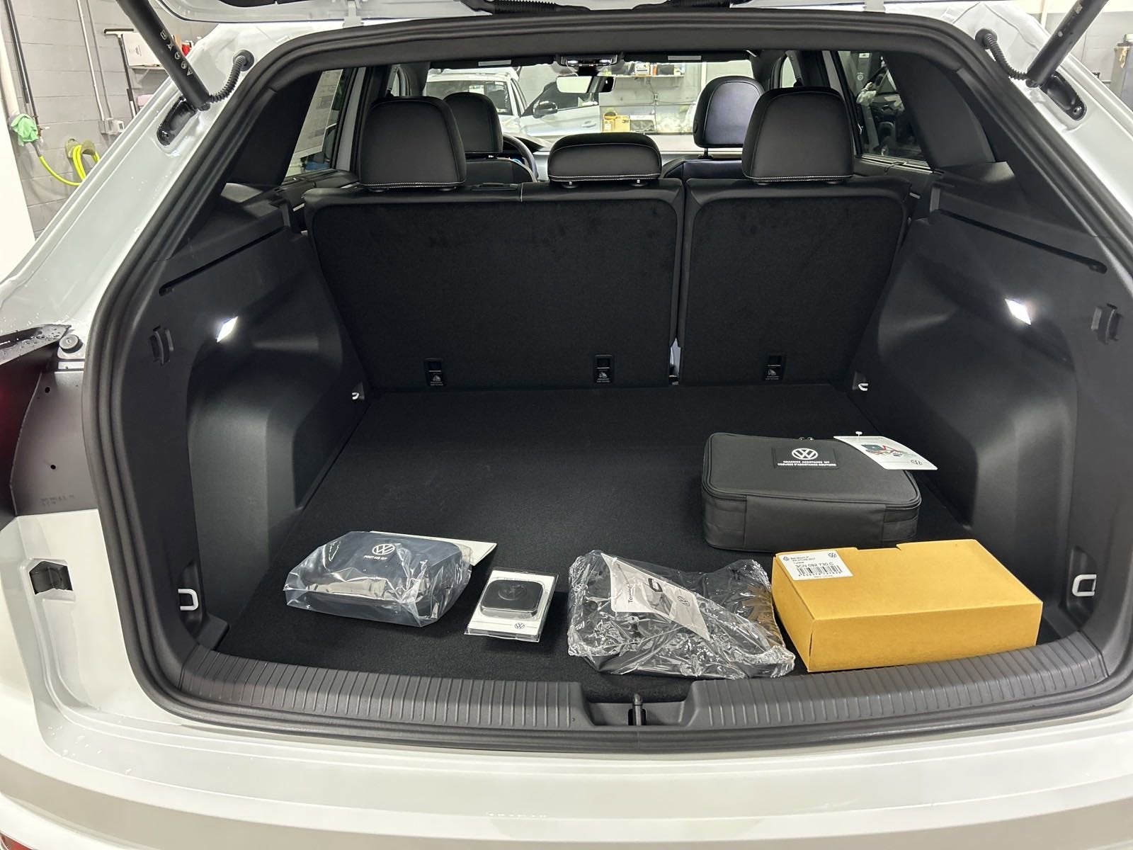 2025 Volkswagen Atlas Cross Sport 2.0T SEL