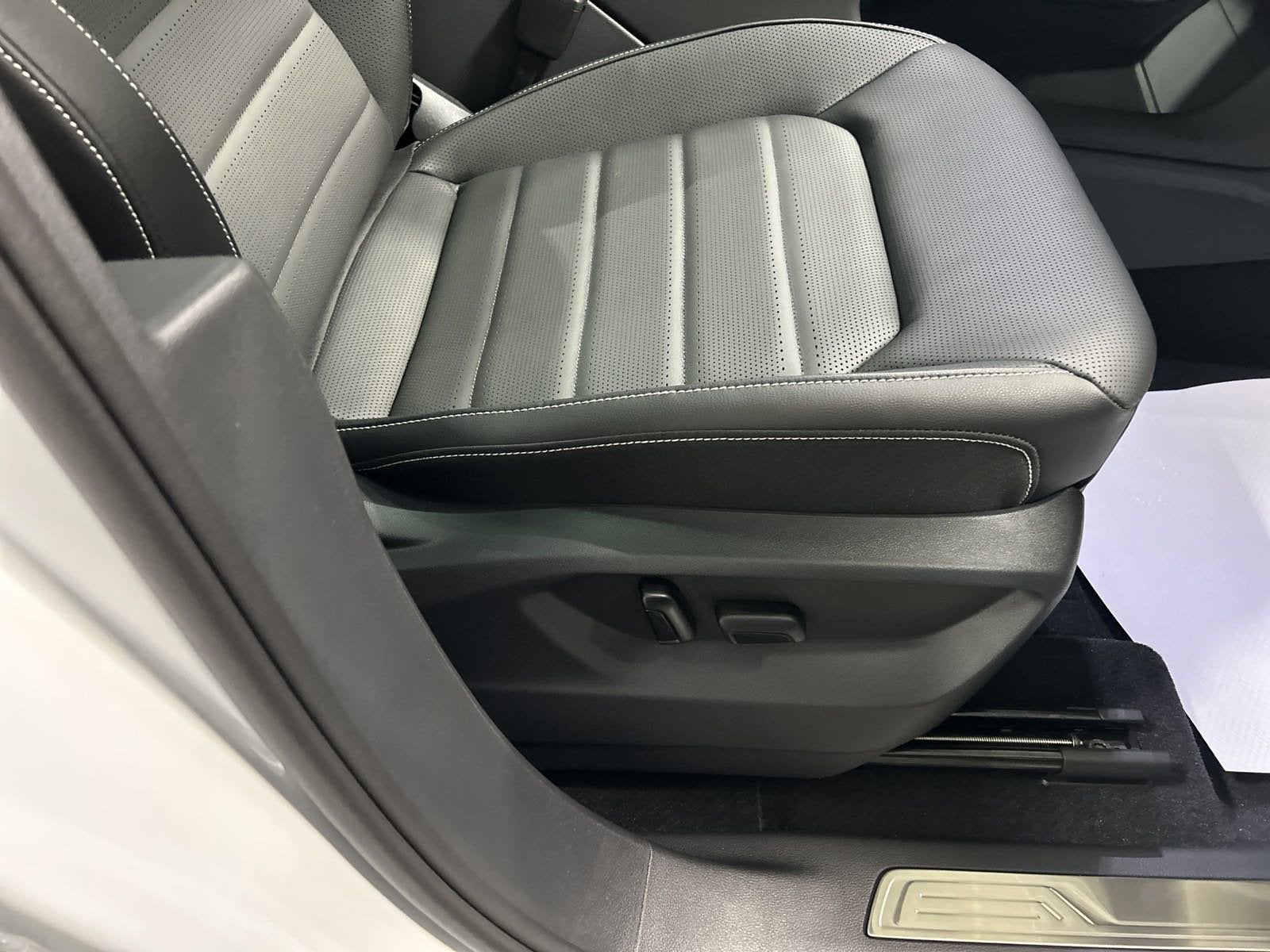 2025 Volkswagen Atlas Cross Sport 2.0T SEL