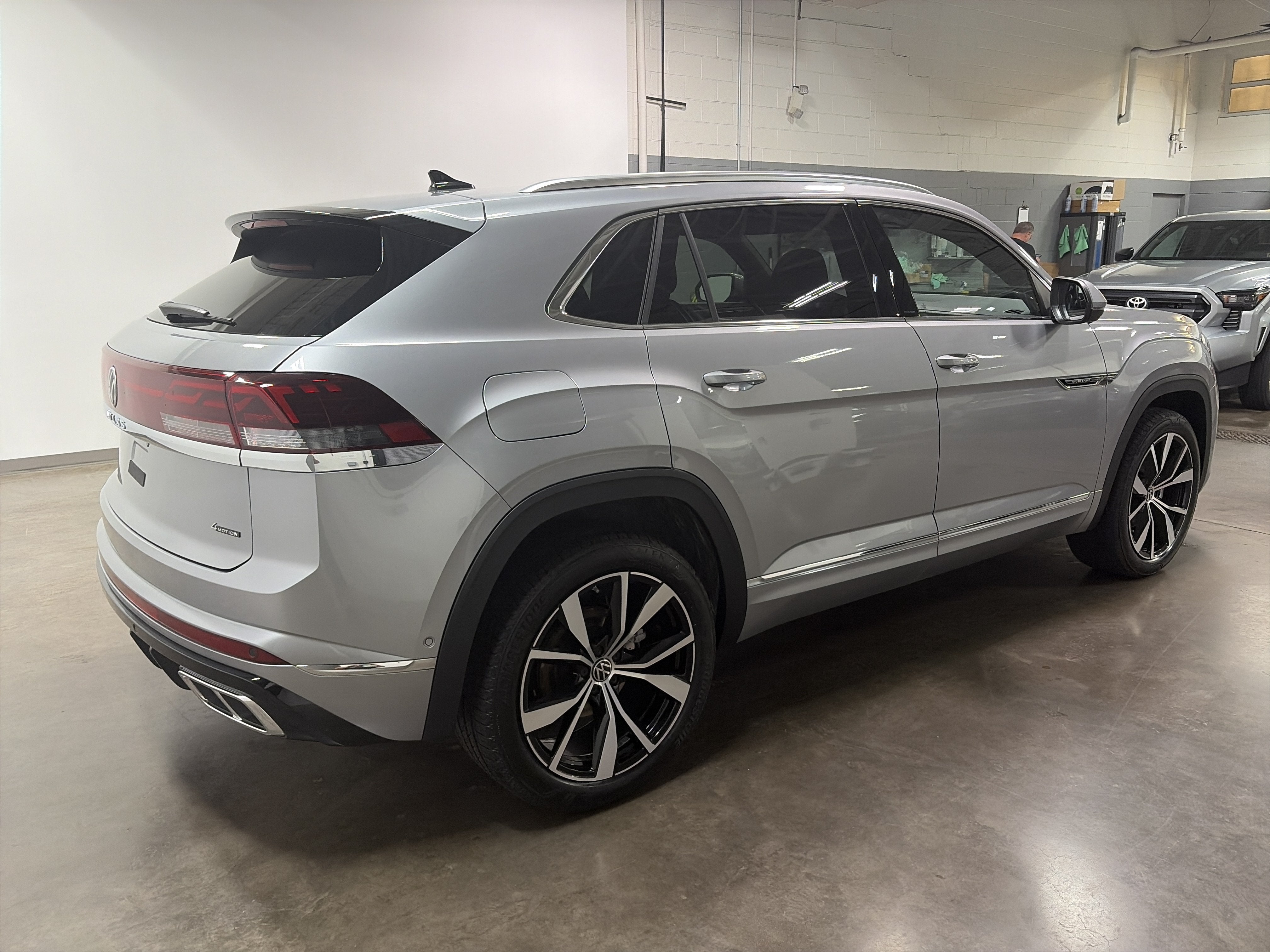 2026 Volkswagen Atlas Cross Sport 2.0T SEL Premium R-Line