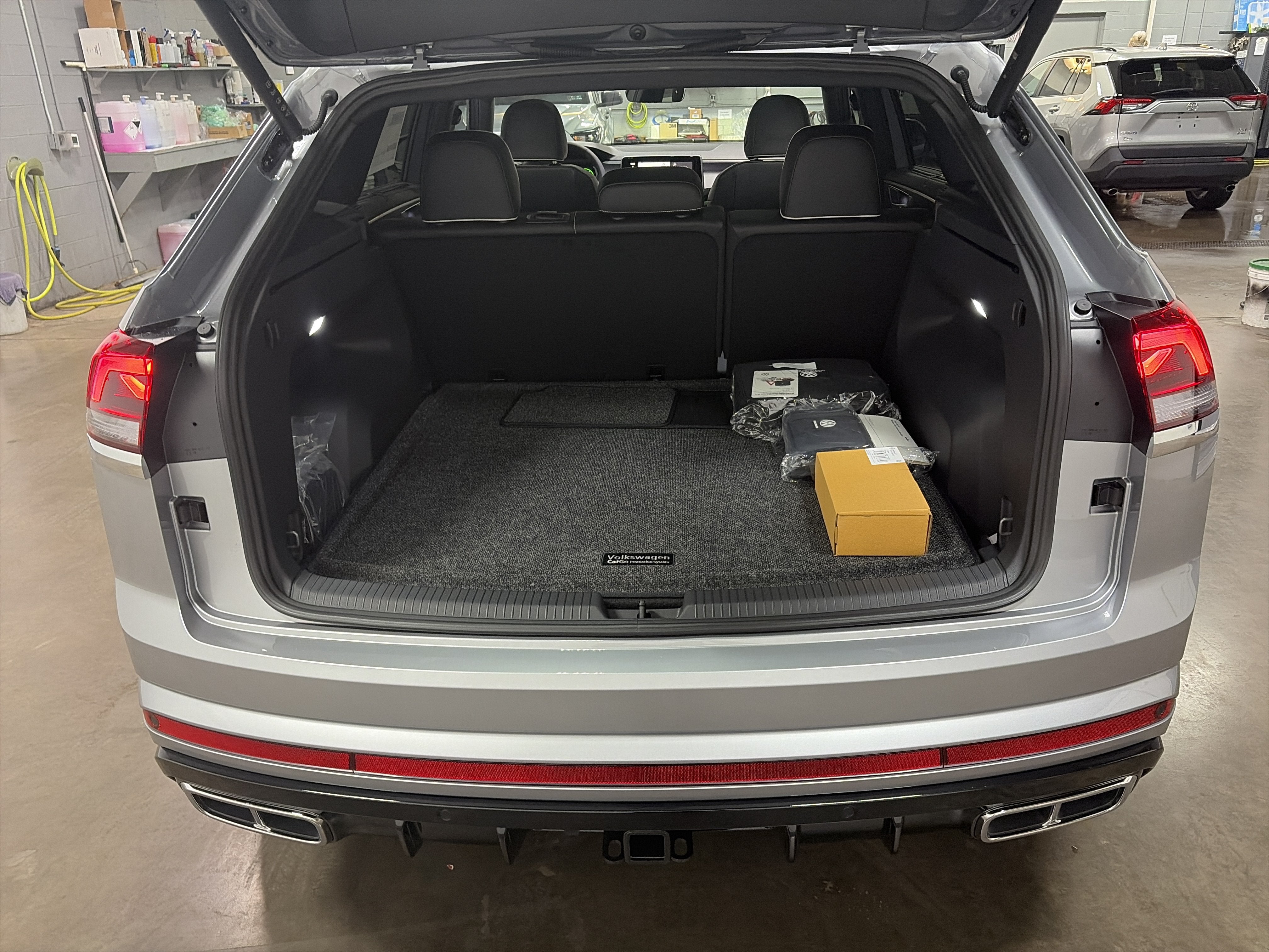 2026 Volkswagen Atlas Cross Sport 2.0T SEL Premium R-Line