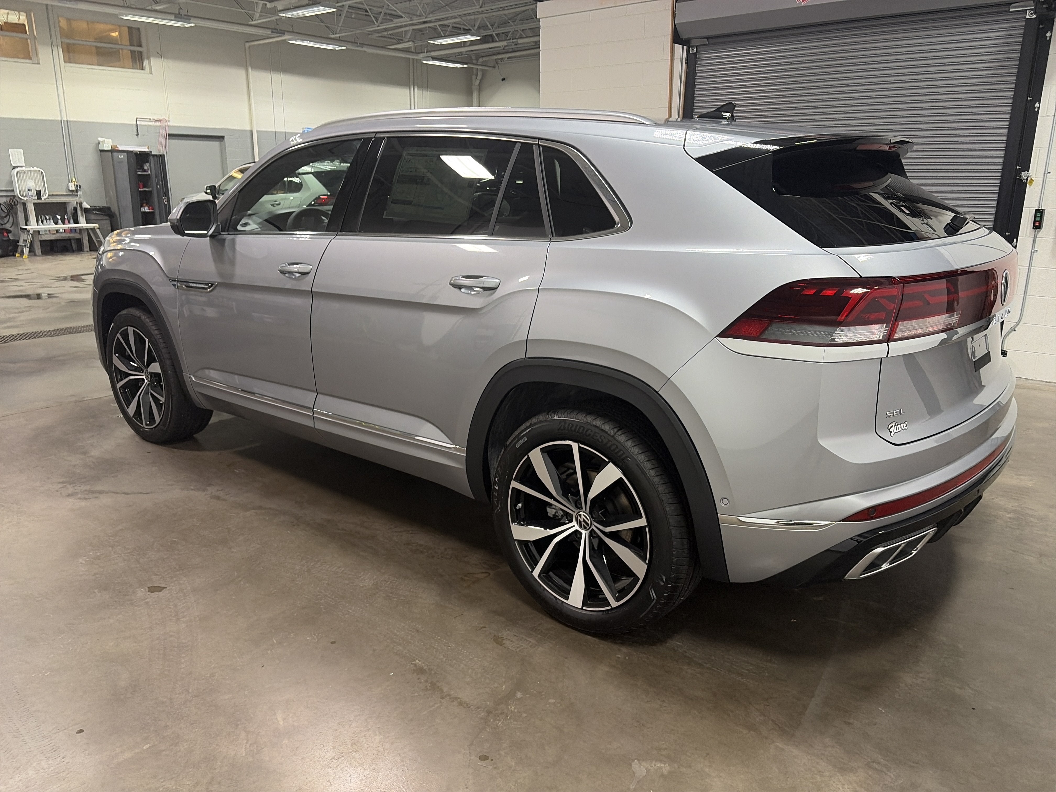 2026 Volkswagen Atlas Cross Sport 2.0T SEL Premium R-Line