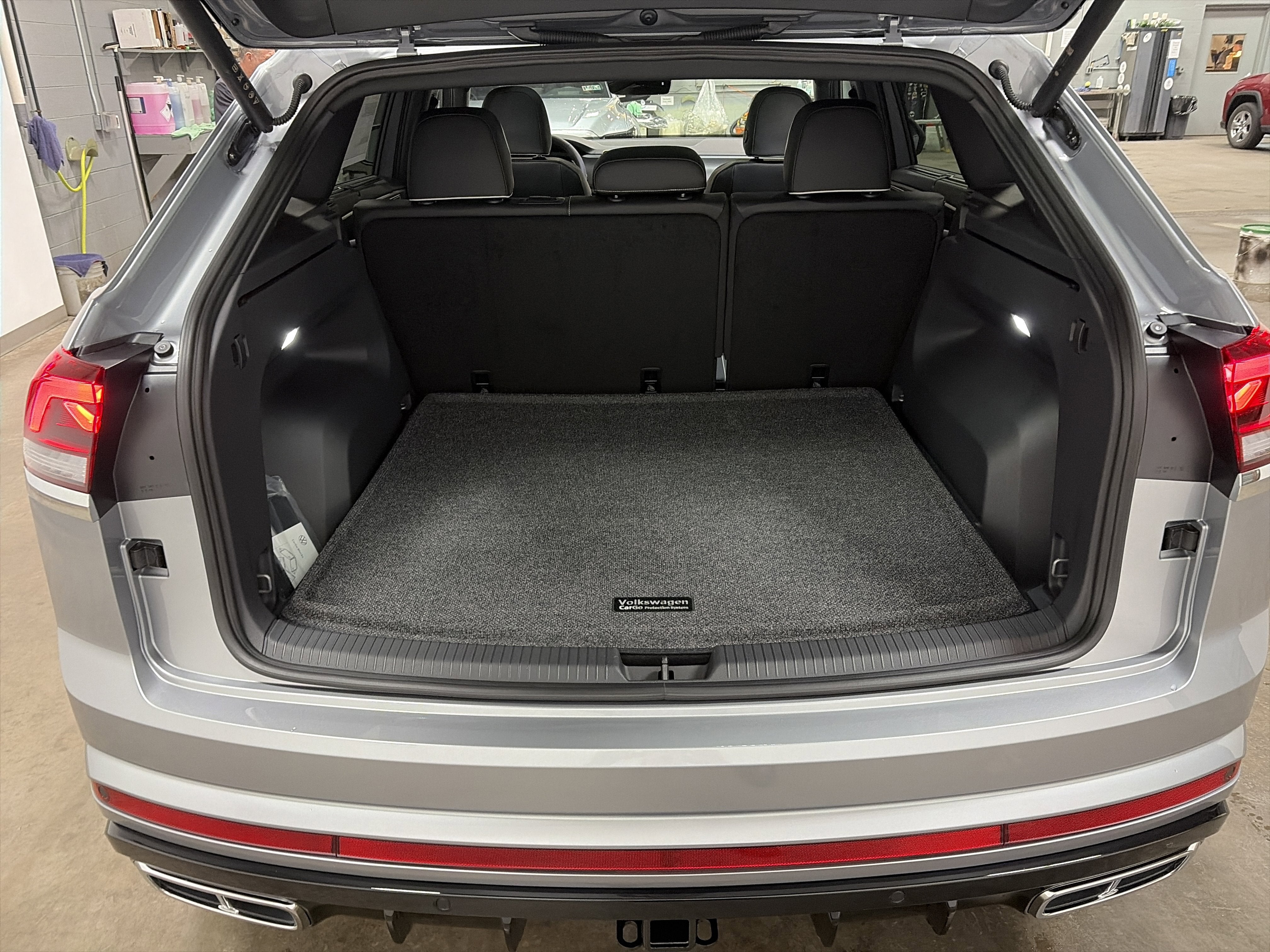 2026 Volkswagen Atlas Cross Sport 2.0T SEL Premium R-Line