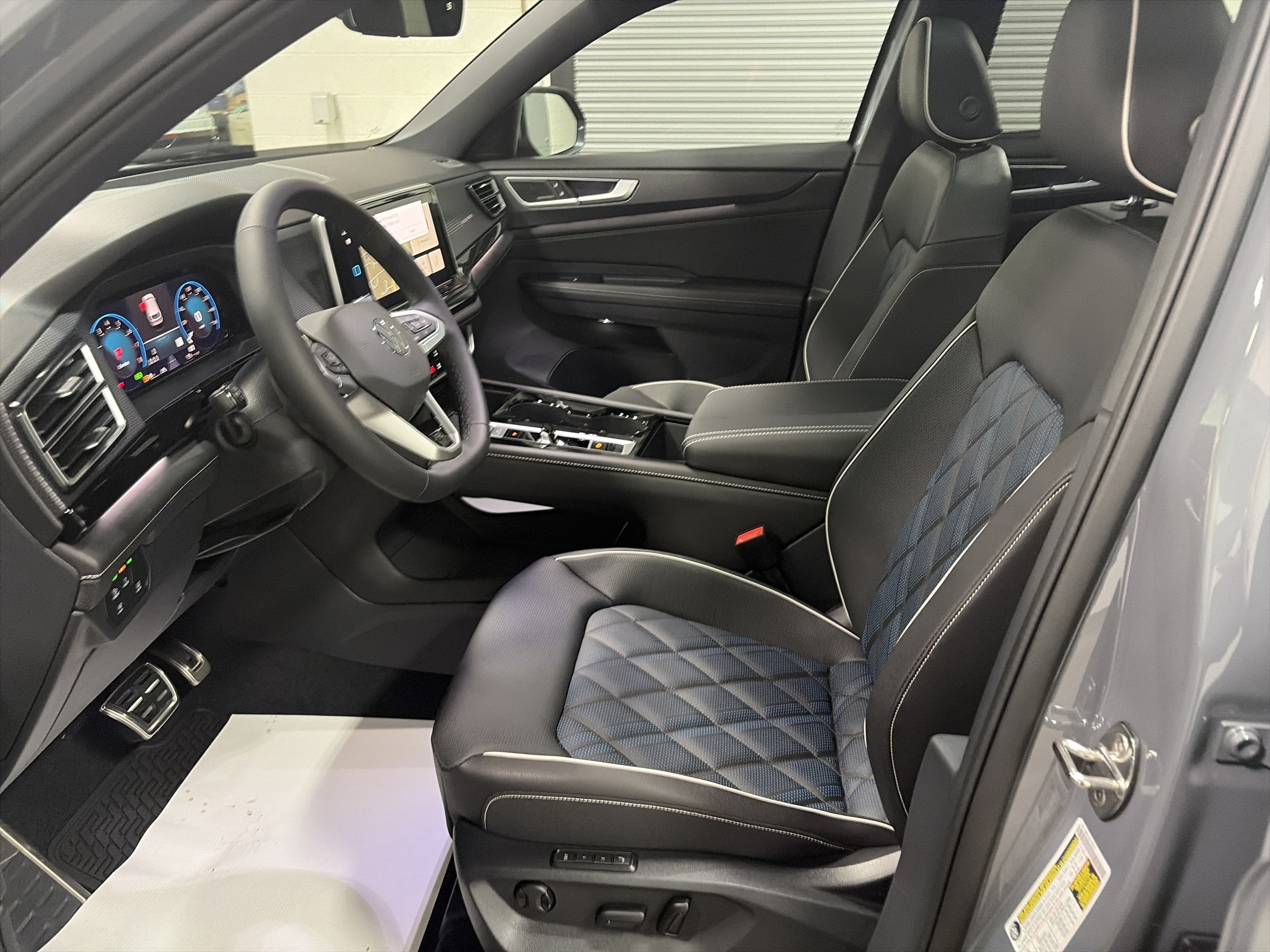 2026 Volkswagen Atlas Cross Sport 2.0T SEL Premium R-Line