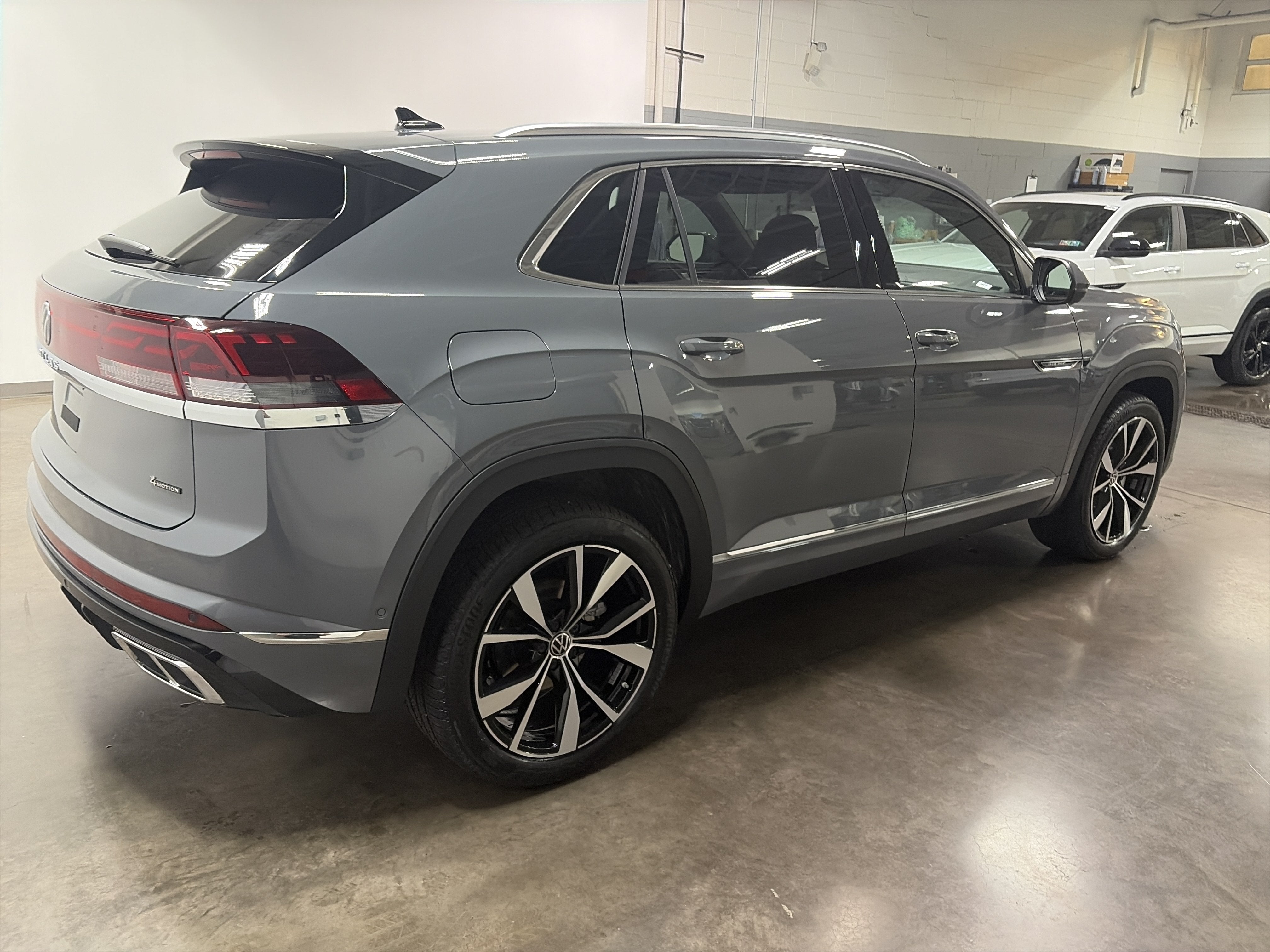 2026 Volkswagen Atlas Cross Sport 2.0T SEL Premium R-Line