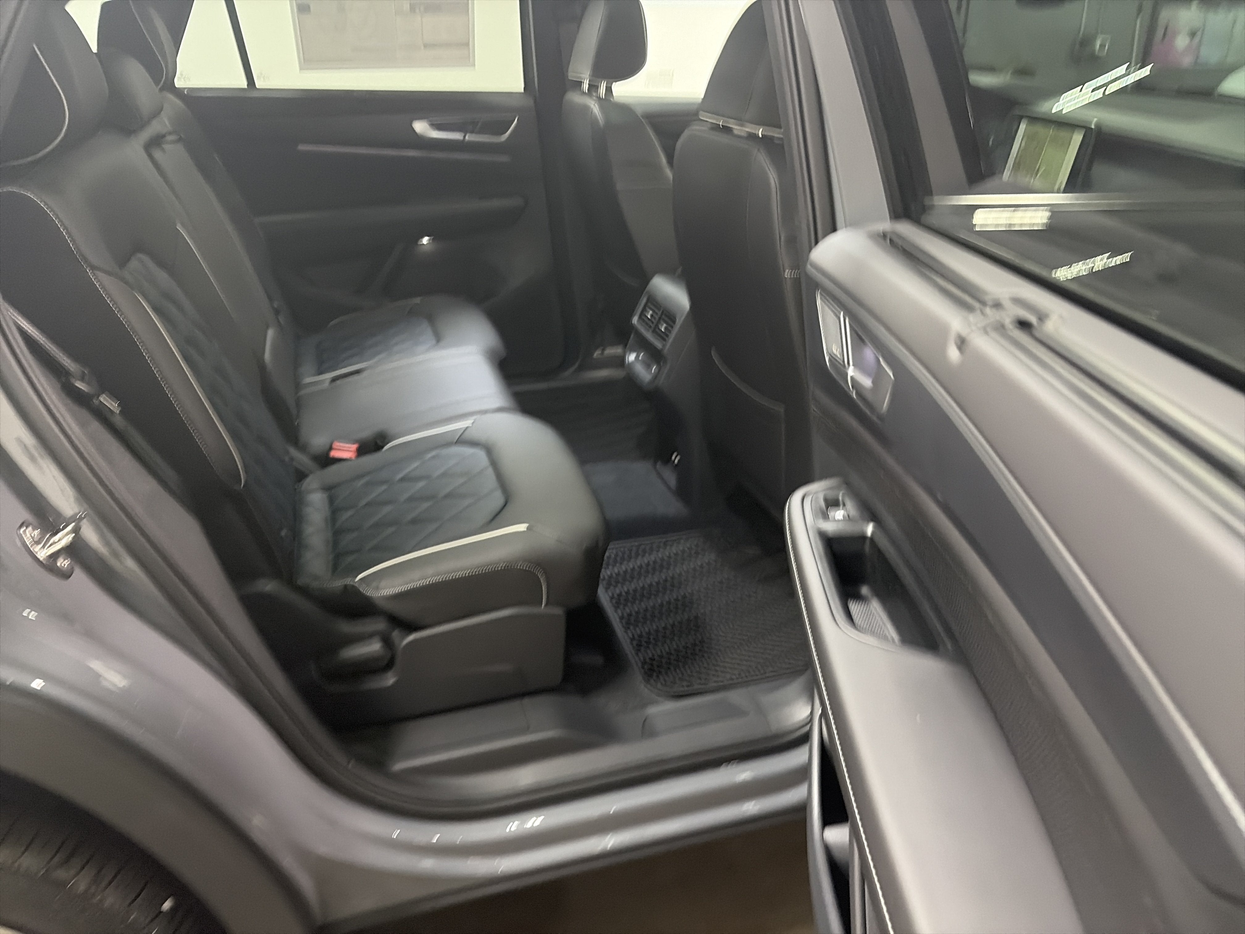 2026 Volkswagen Atlas Cross Sport 2.0T SEL Premium R-Line