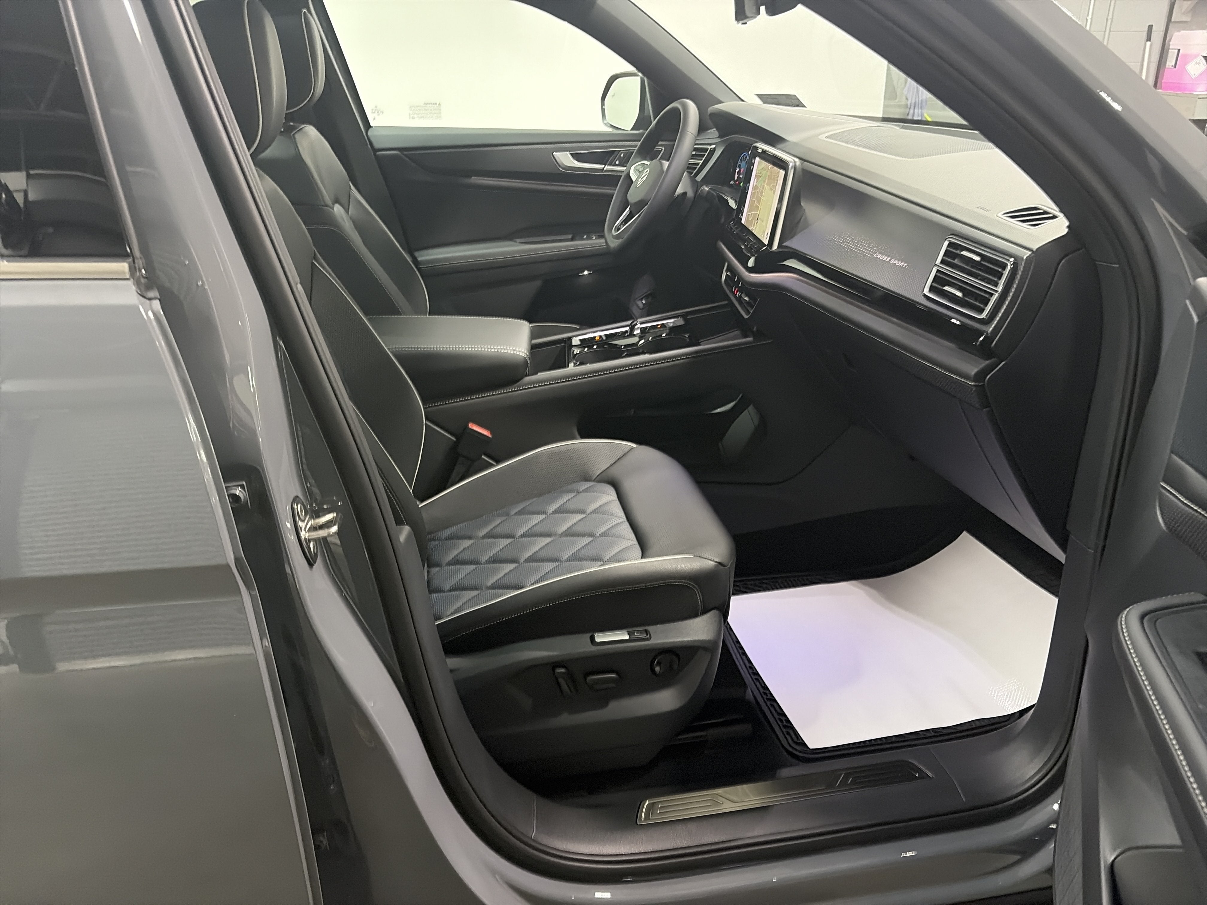 2026 Volkswagen Atlas Cross Sport 2.0T SEL Premium R-Line