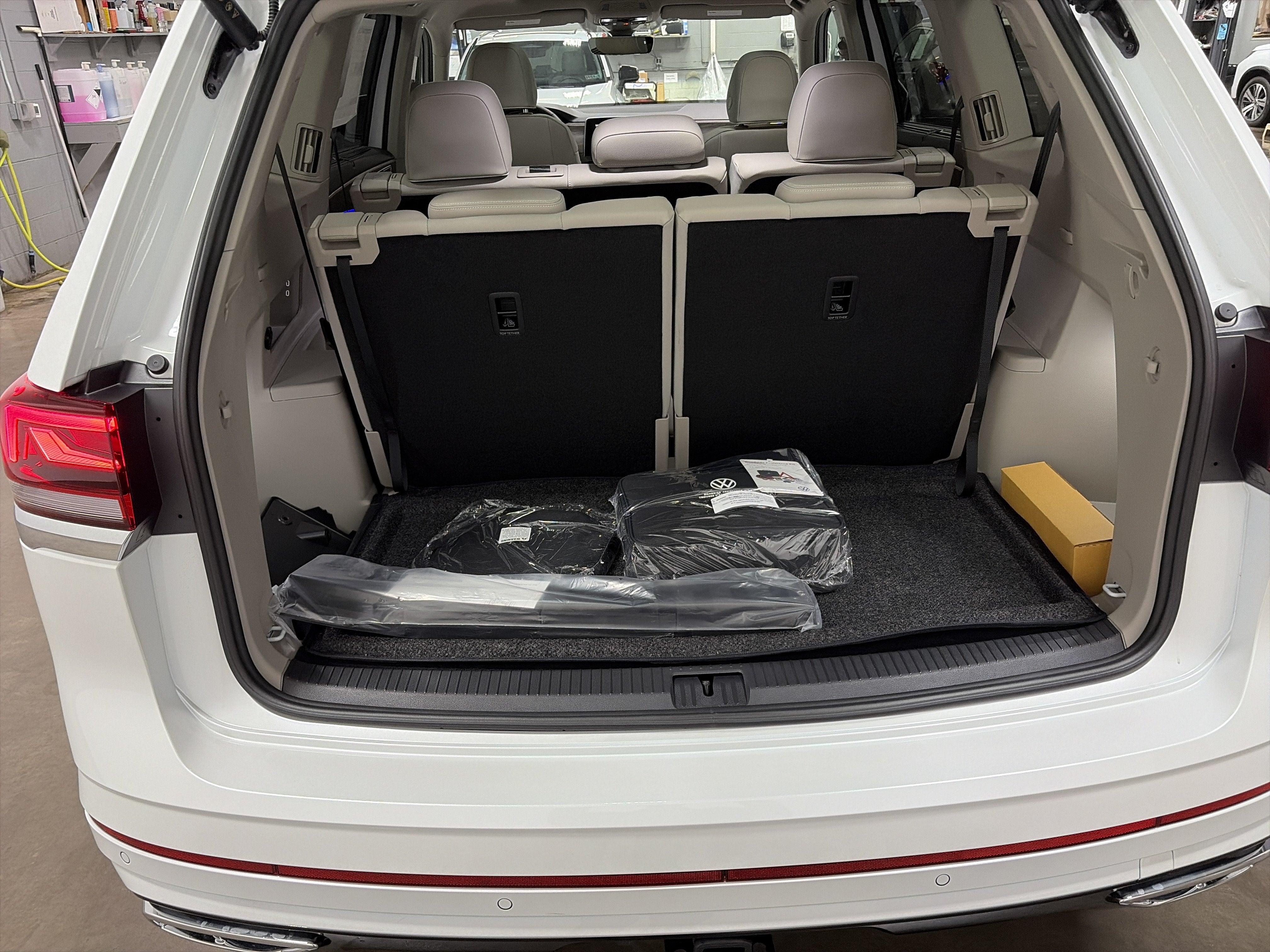 2026 Volkswagen Atlas 2.0T SEL Premium R-Line