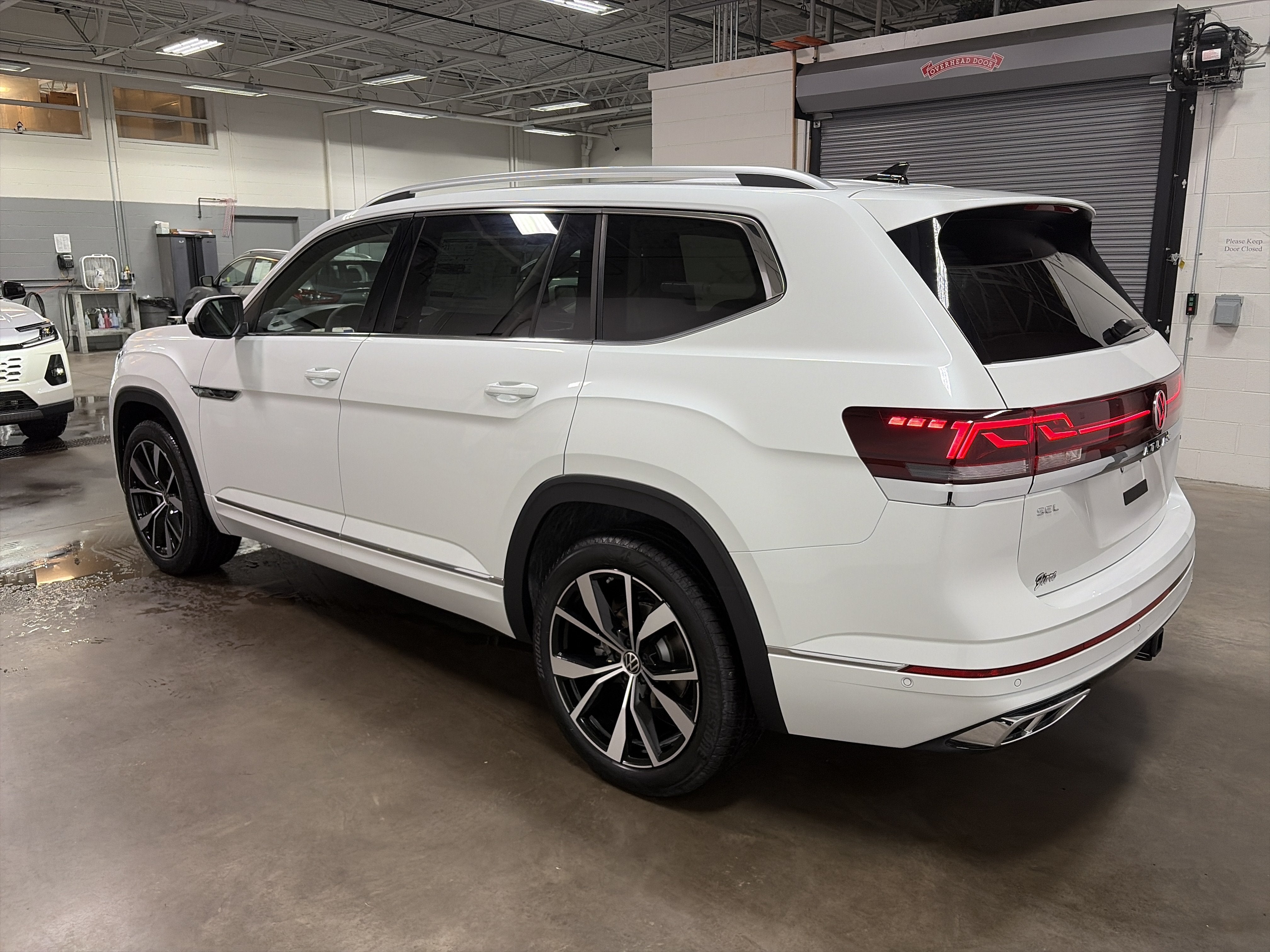 2026 Volkswagen Atlas 2.0T SEL Premium R-Line