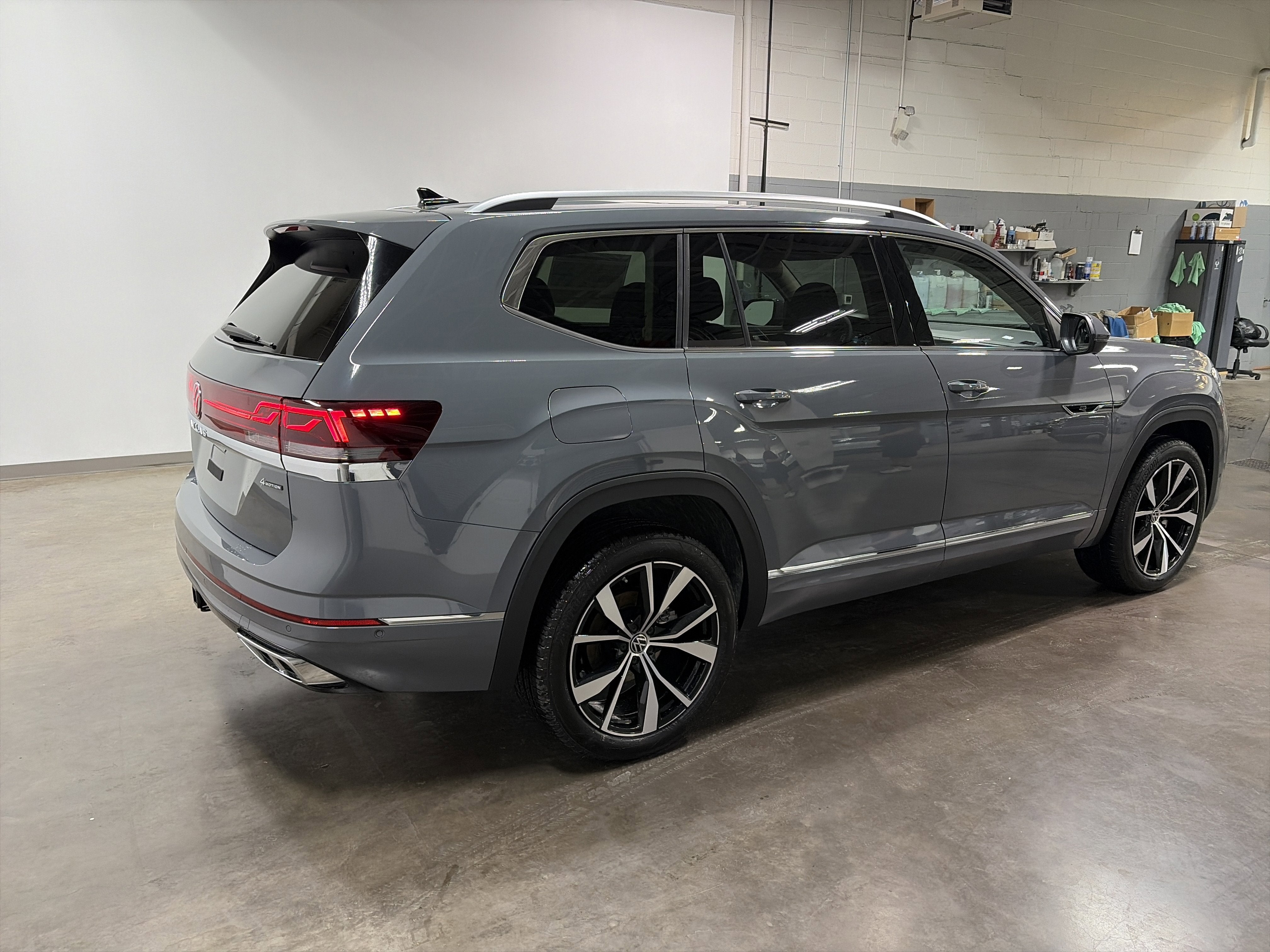 2026 Volkswagen Atlas 2.0T SEL Premium R-Line