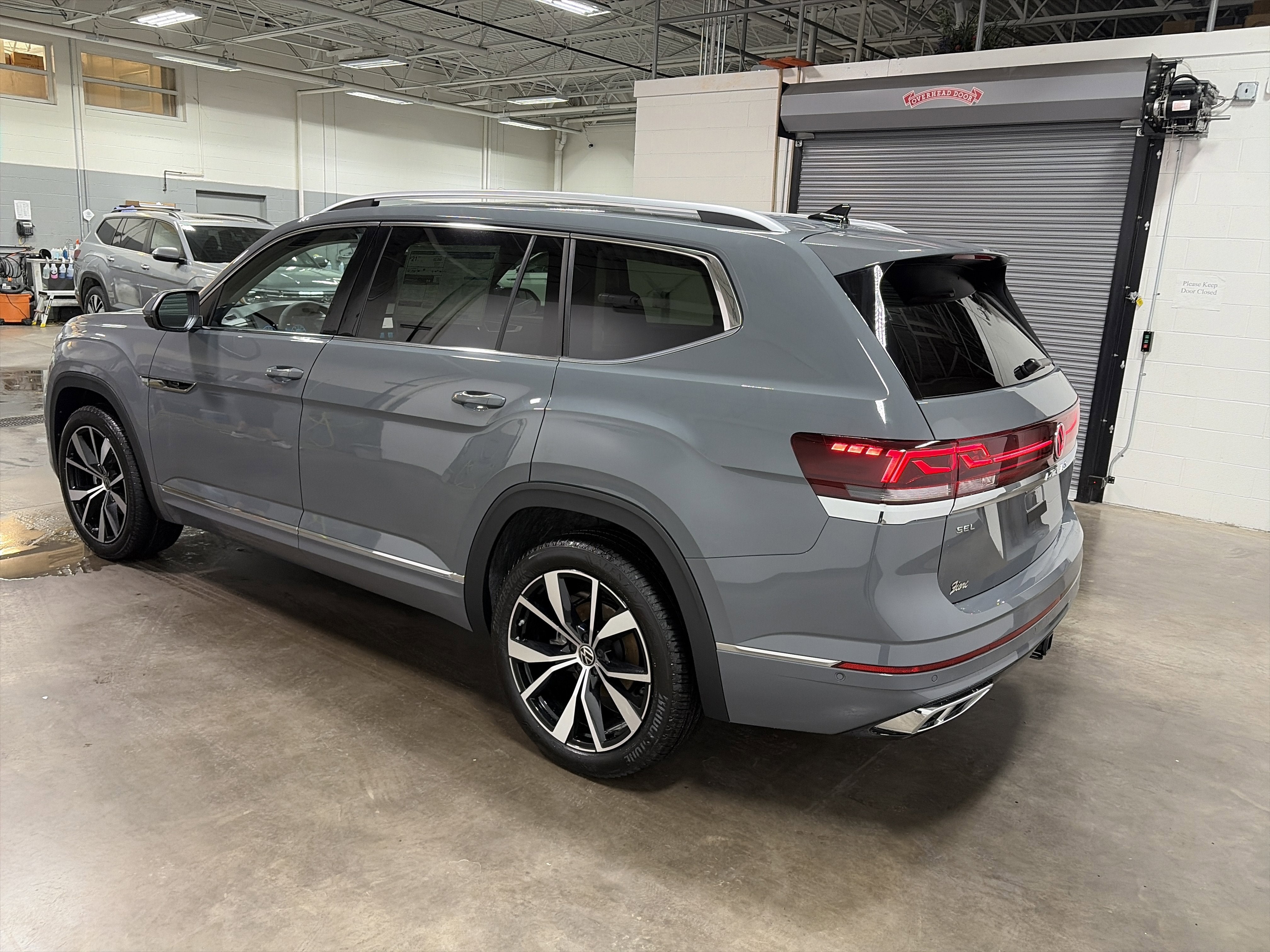 2026 Volkswagen Atlas 2.0T SEL Premium R-Line