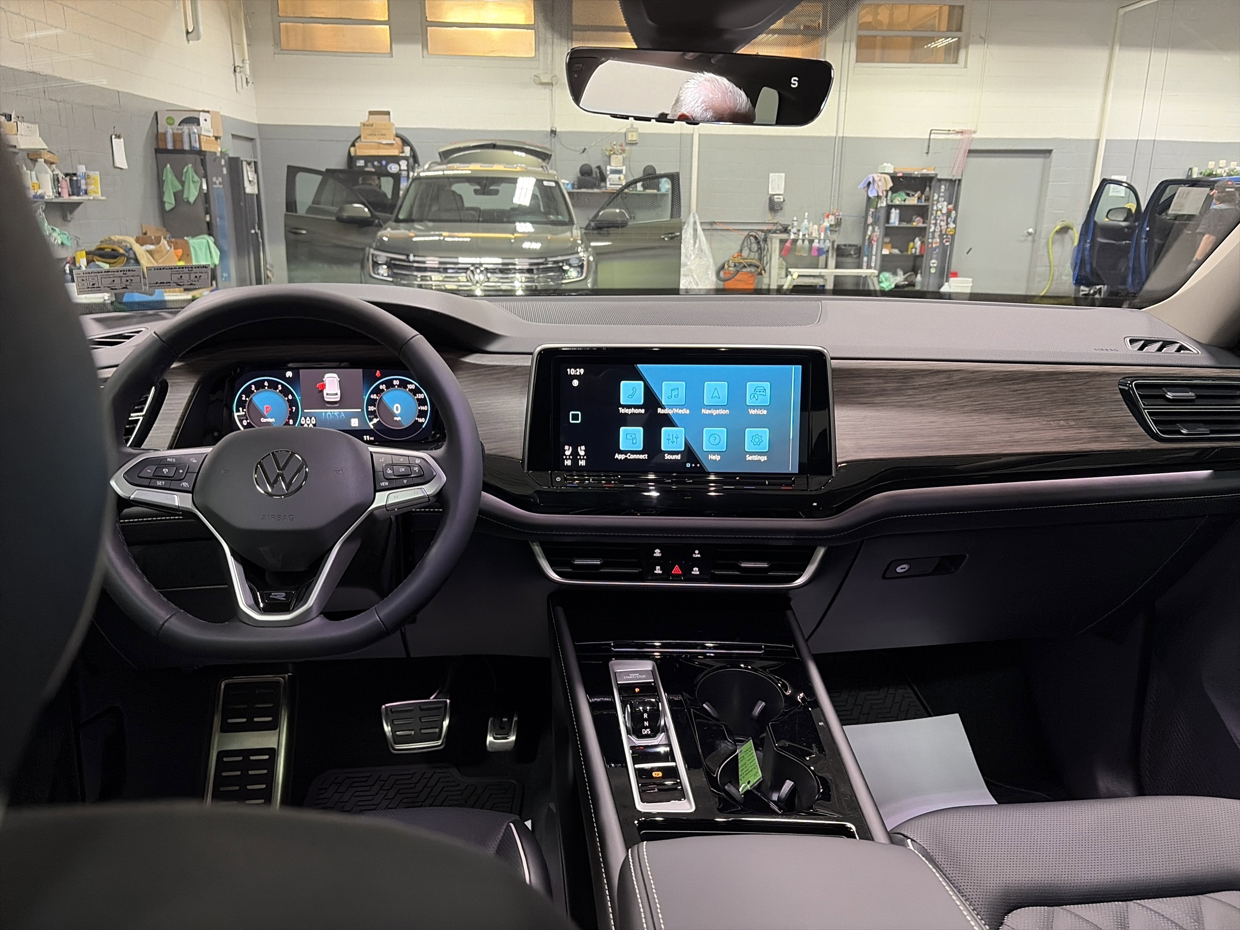 2026 Volkswagen Atlas 2.0T SEL Premium R-Line