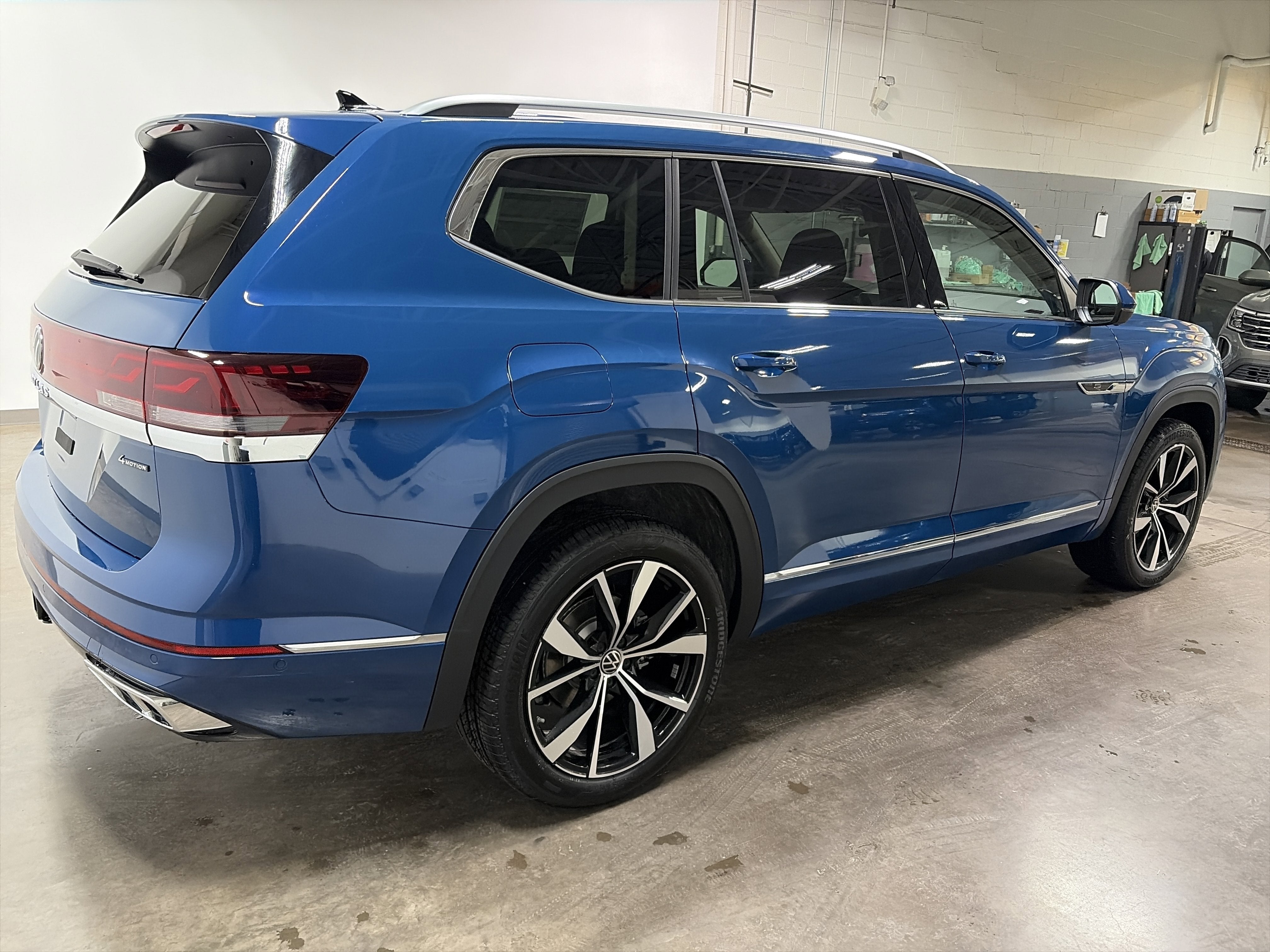 2026 Volkswagen Atlas 2.0T SEL Premium R-Line