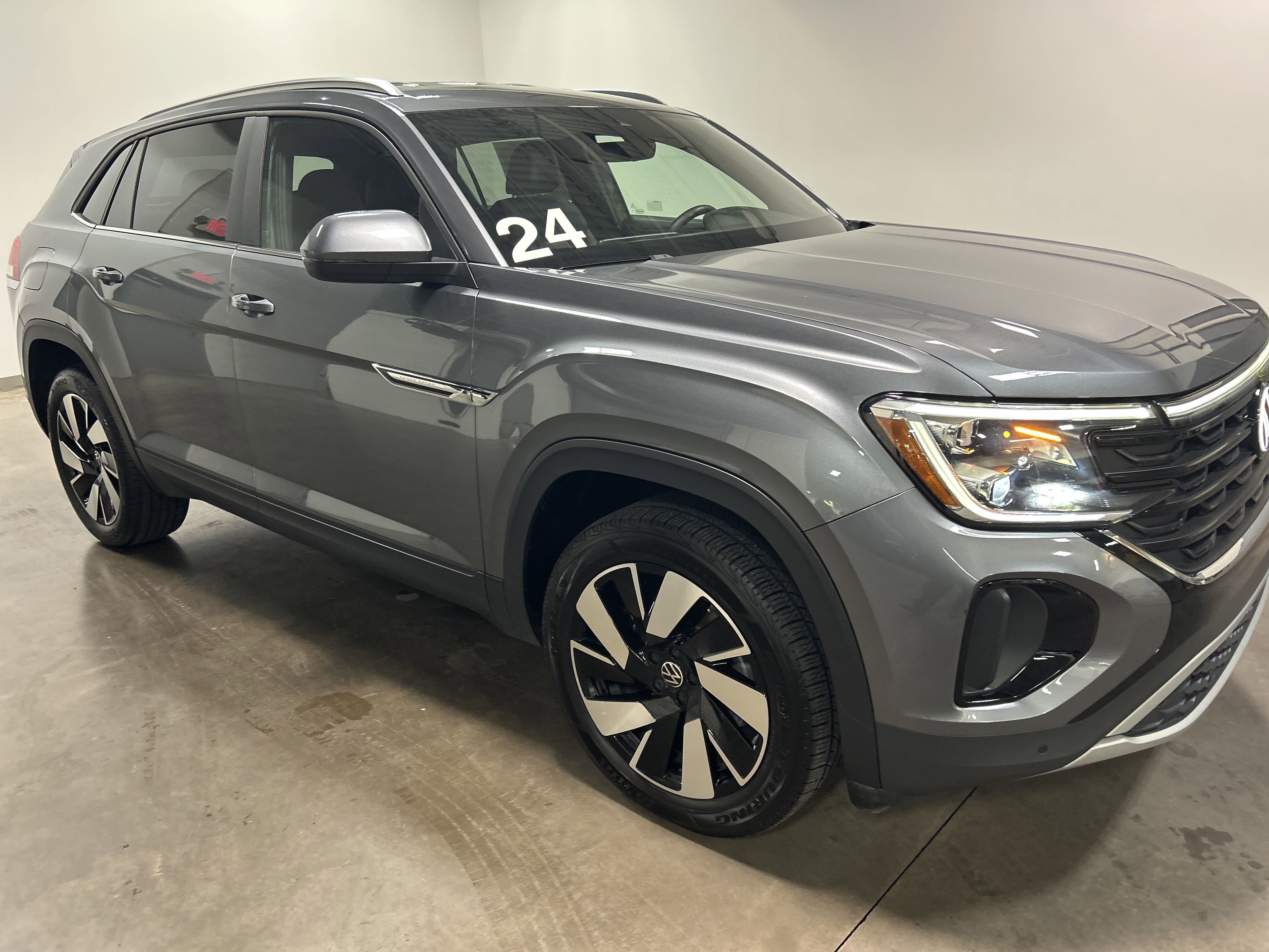 2024 Volkswagen Atlas Cross Sport 2.0T SE w/Technology