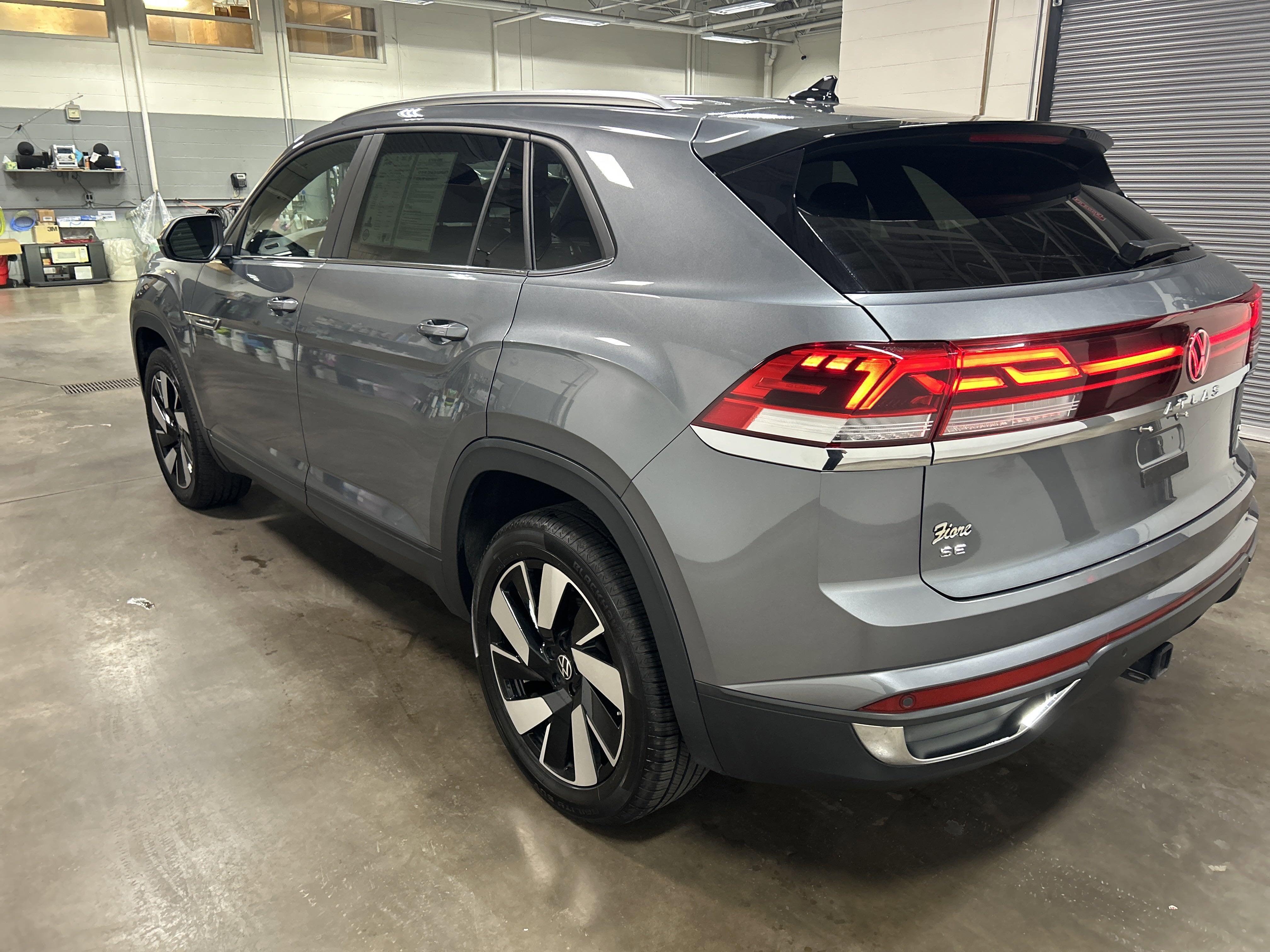 2024 Volkswagen Atlas Cross Sport 2.0T SE w/Technology
