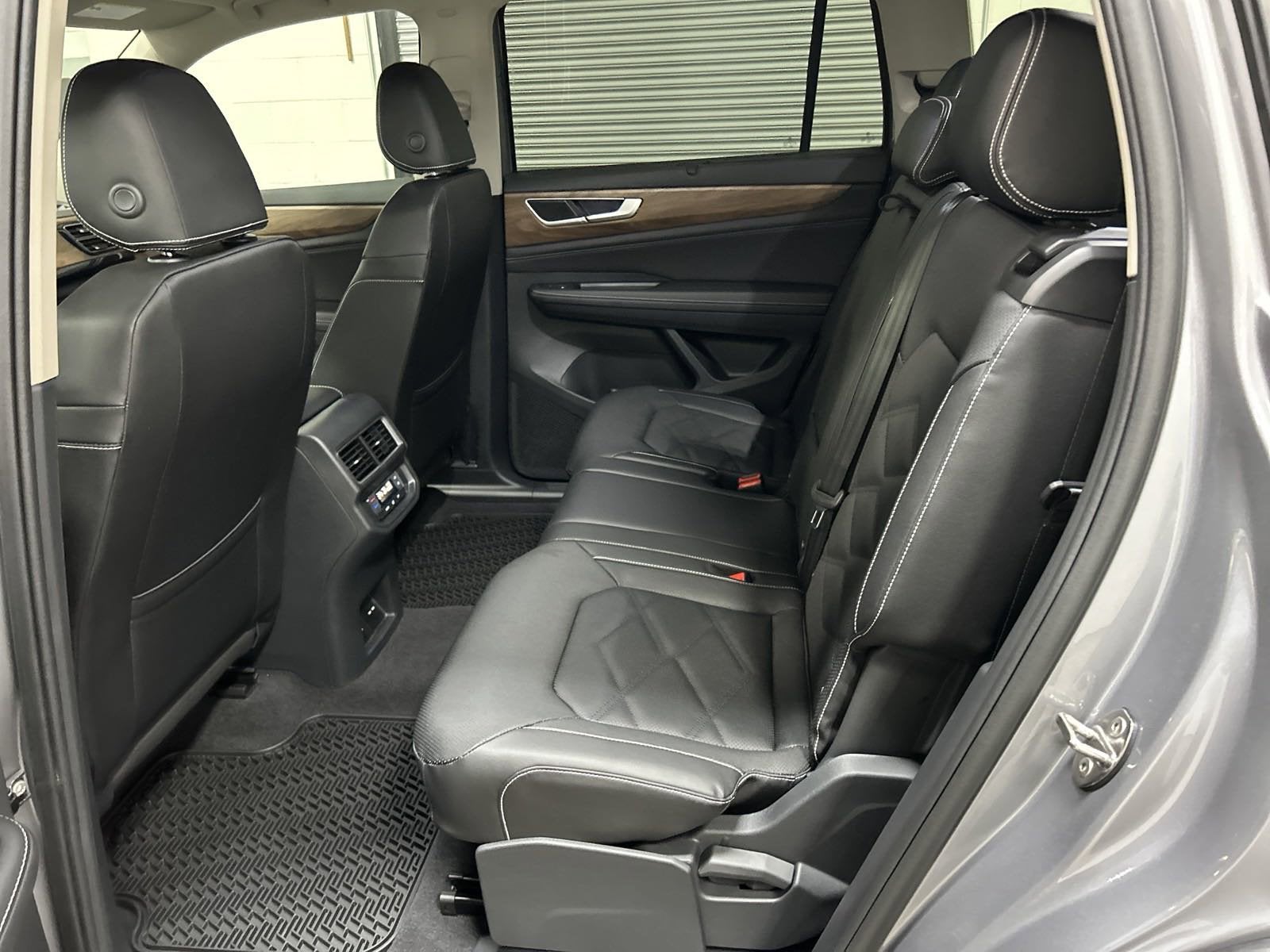 2025 Volkswagen Atlas 2.0T SE