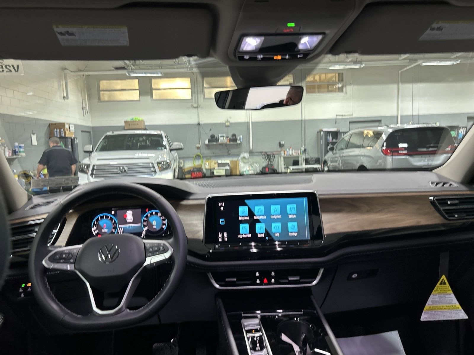 2025 Volkswagen Atlas 2.0T SE