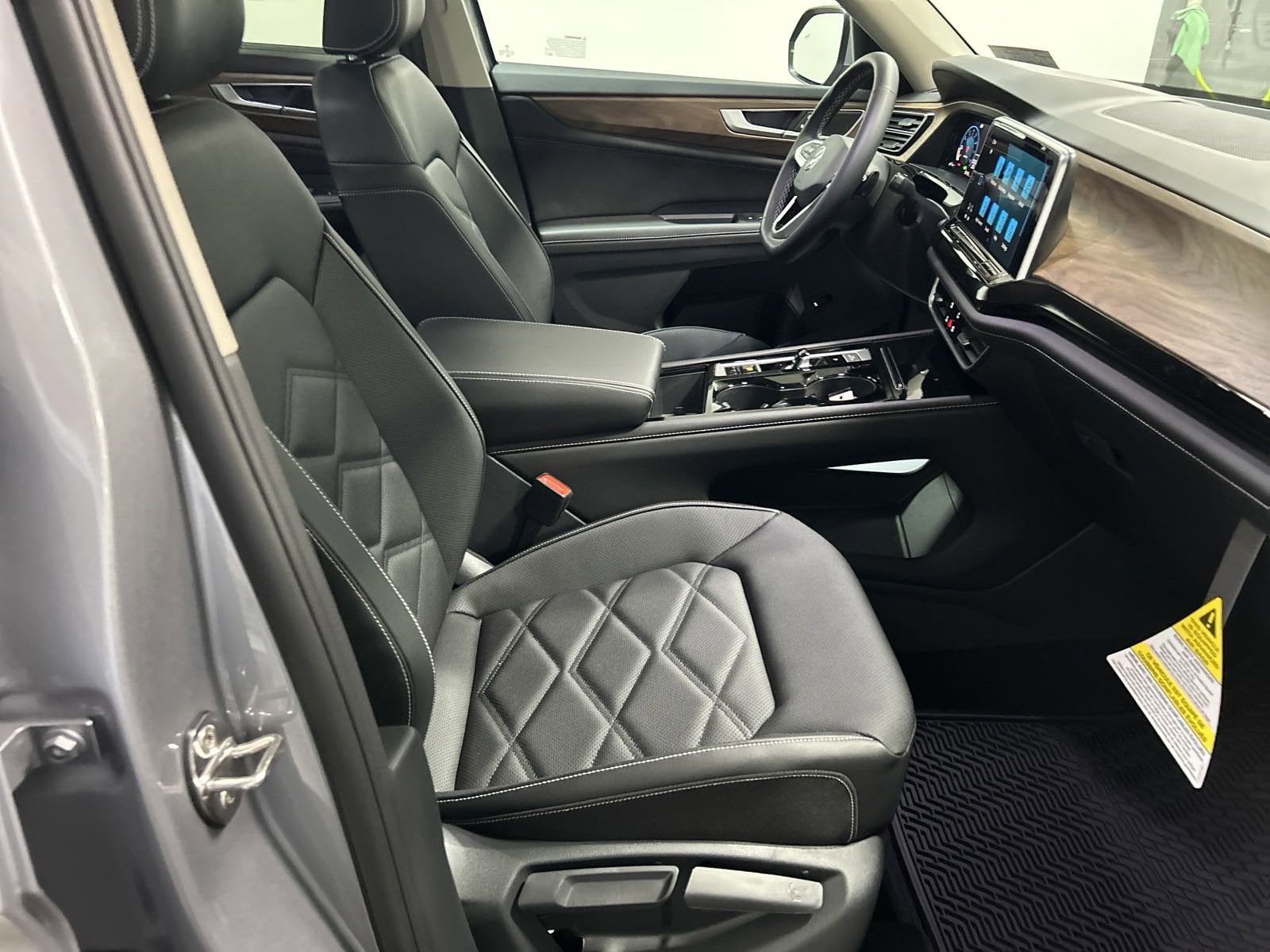 2025 Volkswagen Atlas 2.0T SE