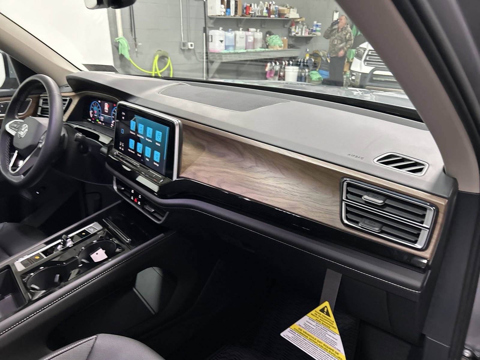 2025 Volkswagen Atlas 2.0T SE