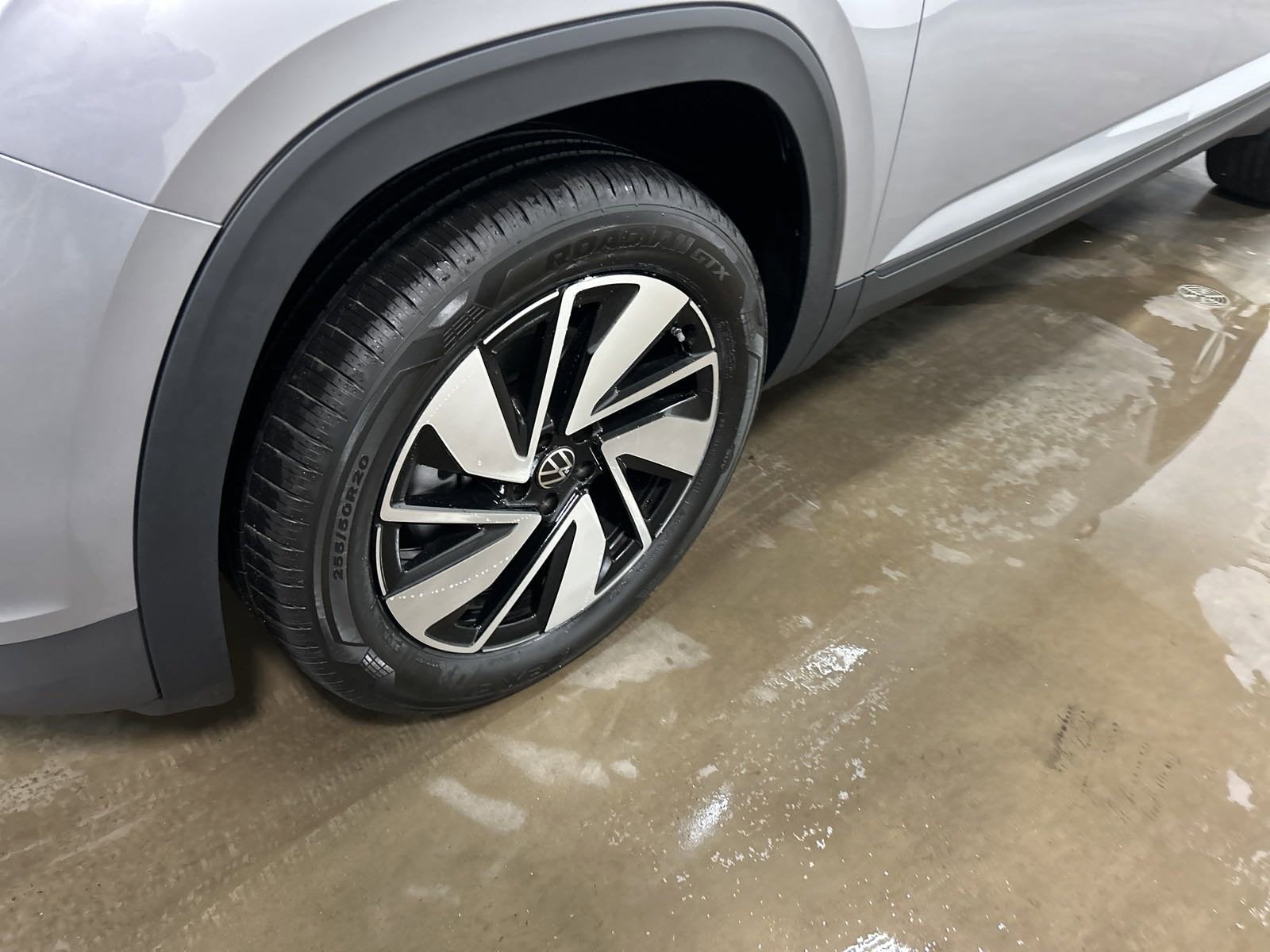 2025 Volkswagen Atlas 2.0T SE