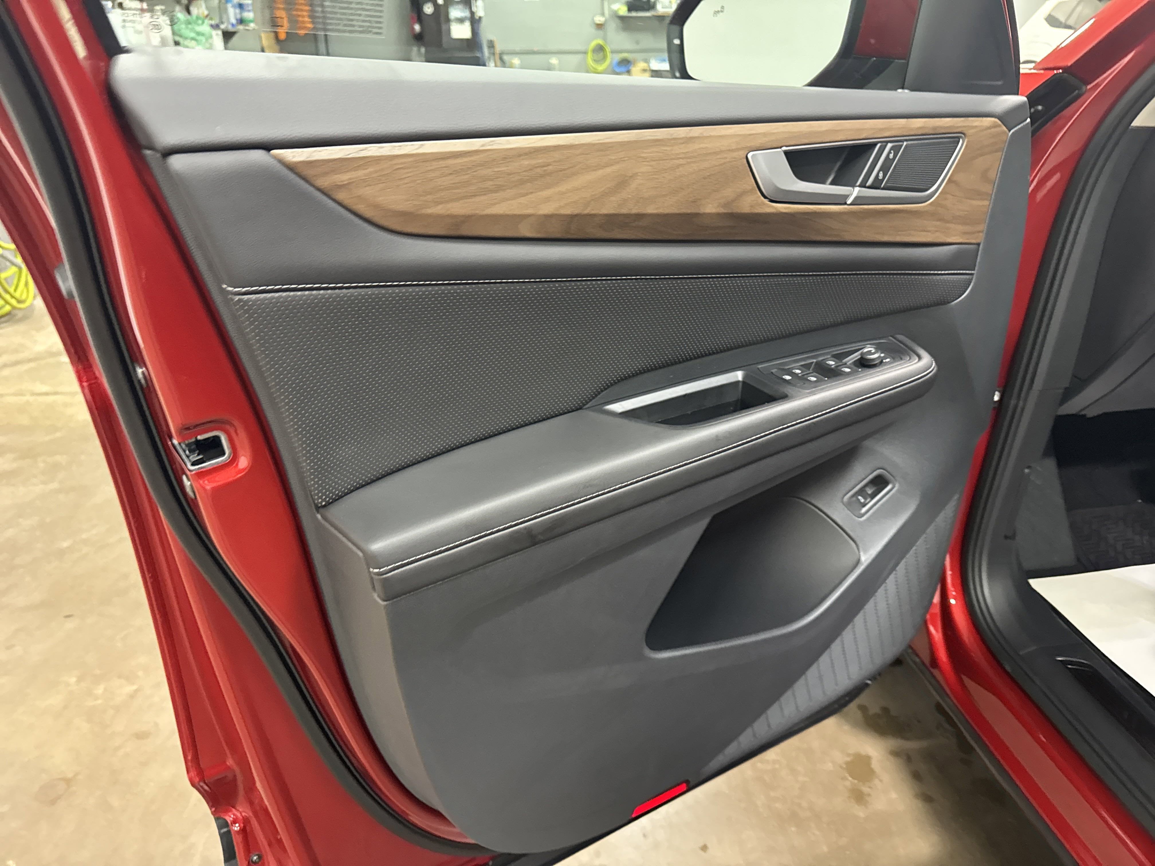 2025 Volkswagen Atlas 2.0T SE