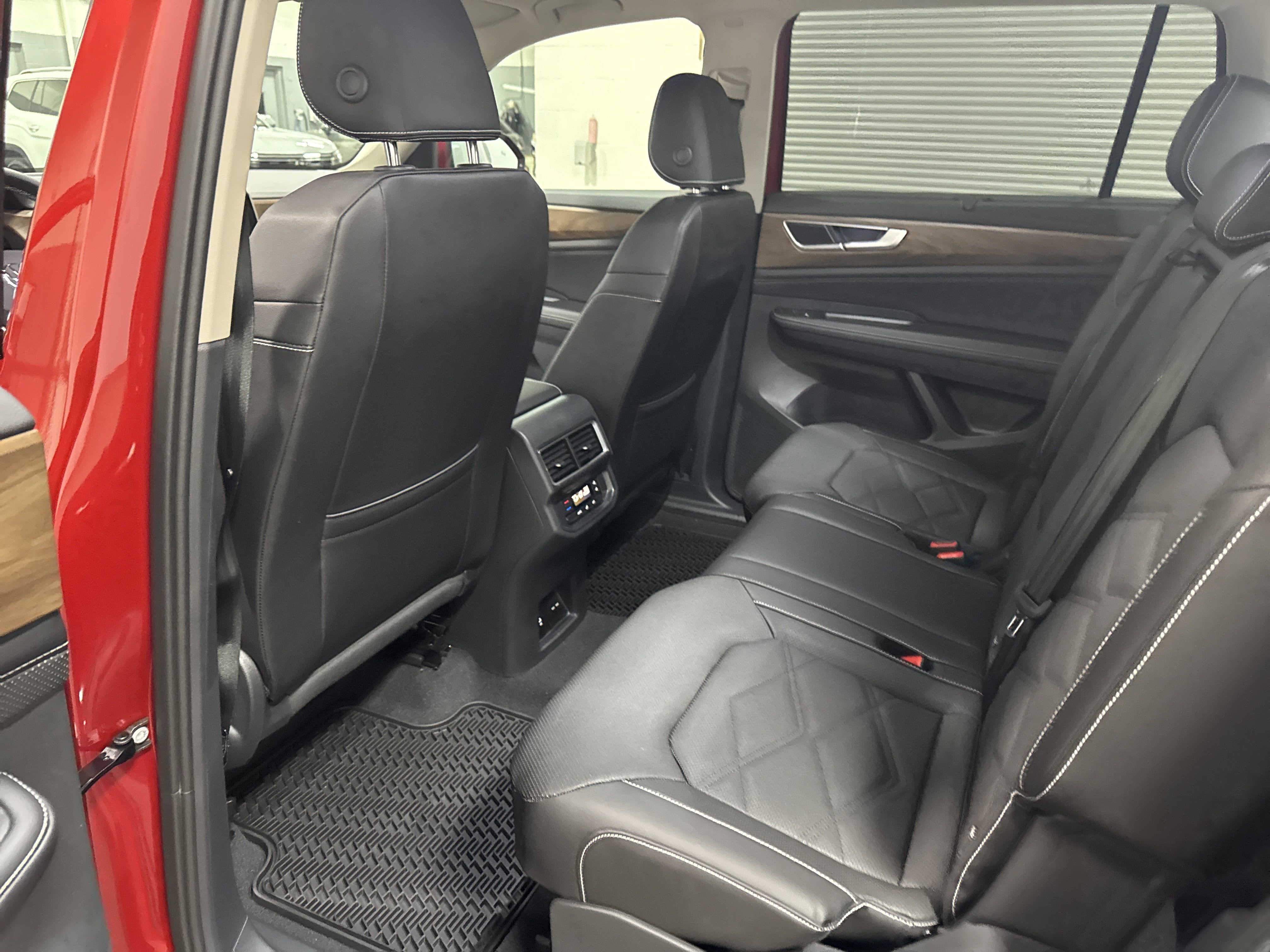 2025 Volkswagen Atlas 2.0T SE