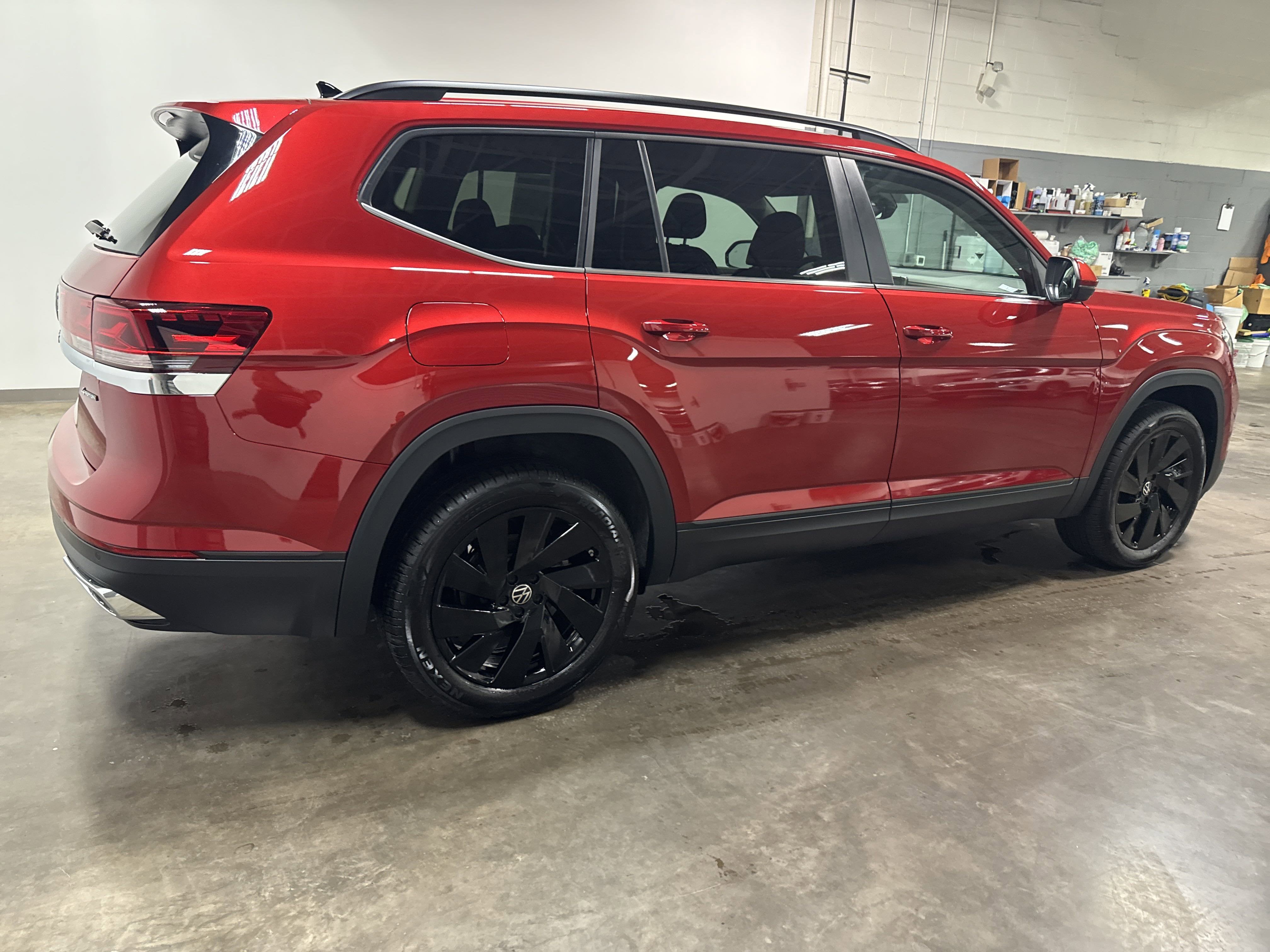 2025 Volkswagen Atlas 2.0T SE