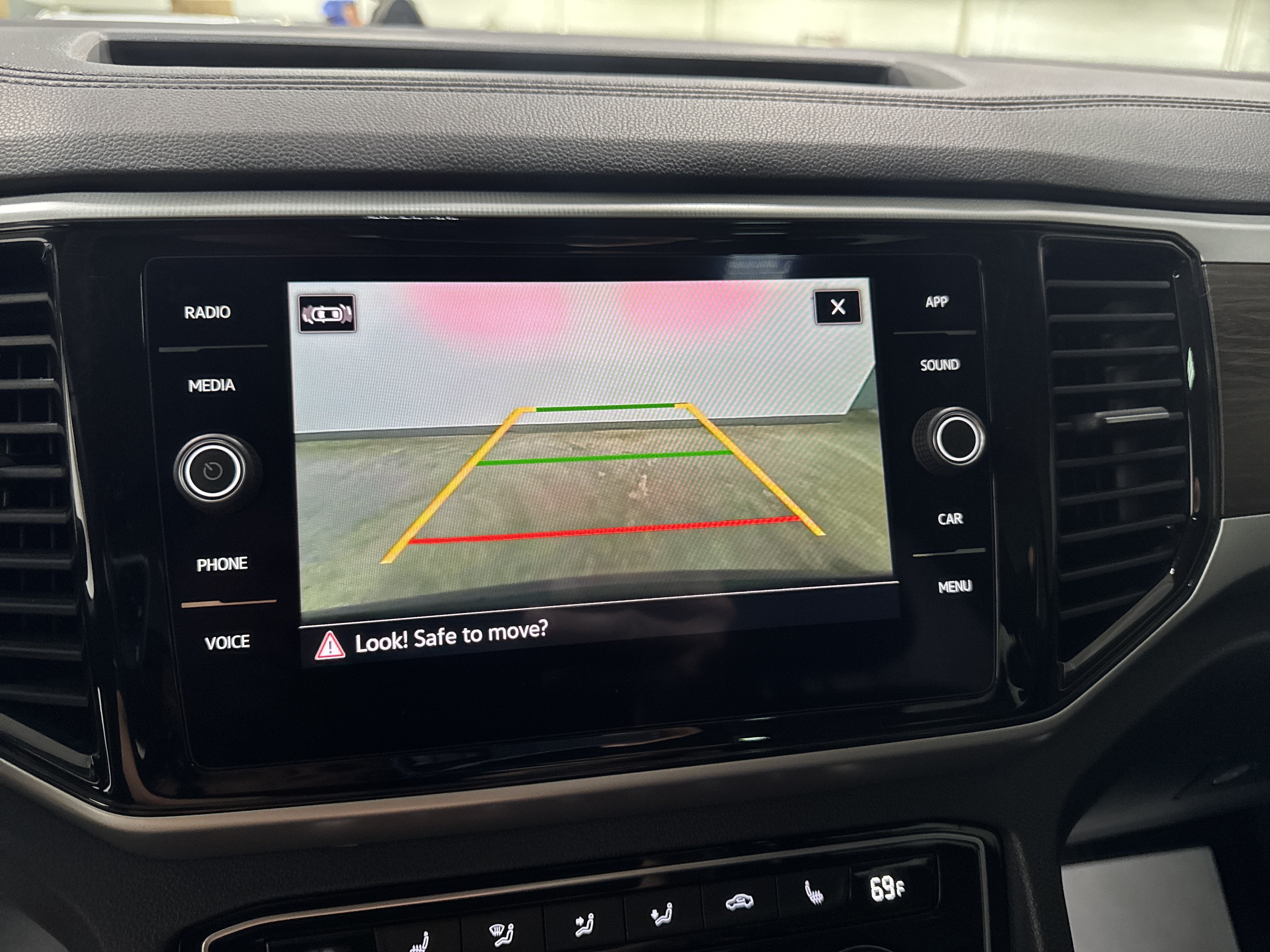 2022 Volkswagen Atlas 3.6L V6 SE w/Technology
