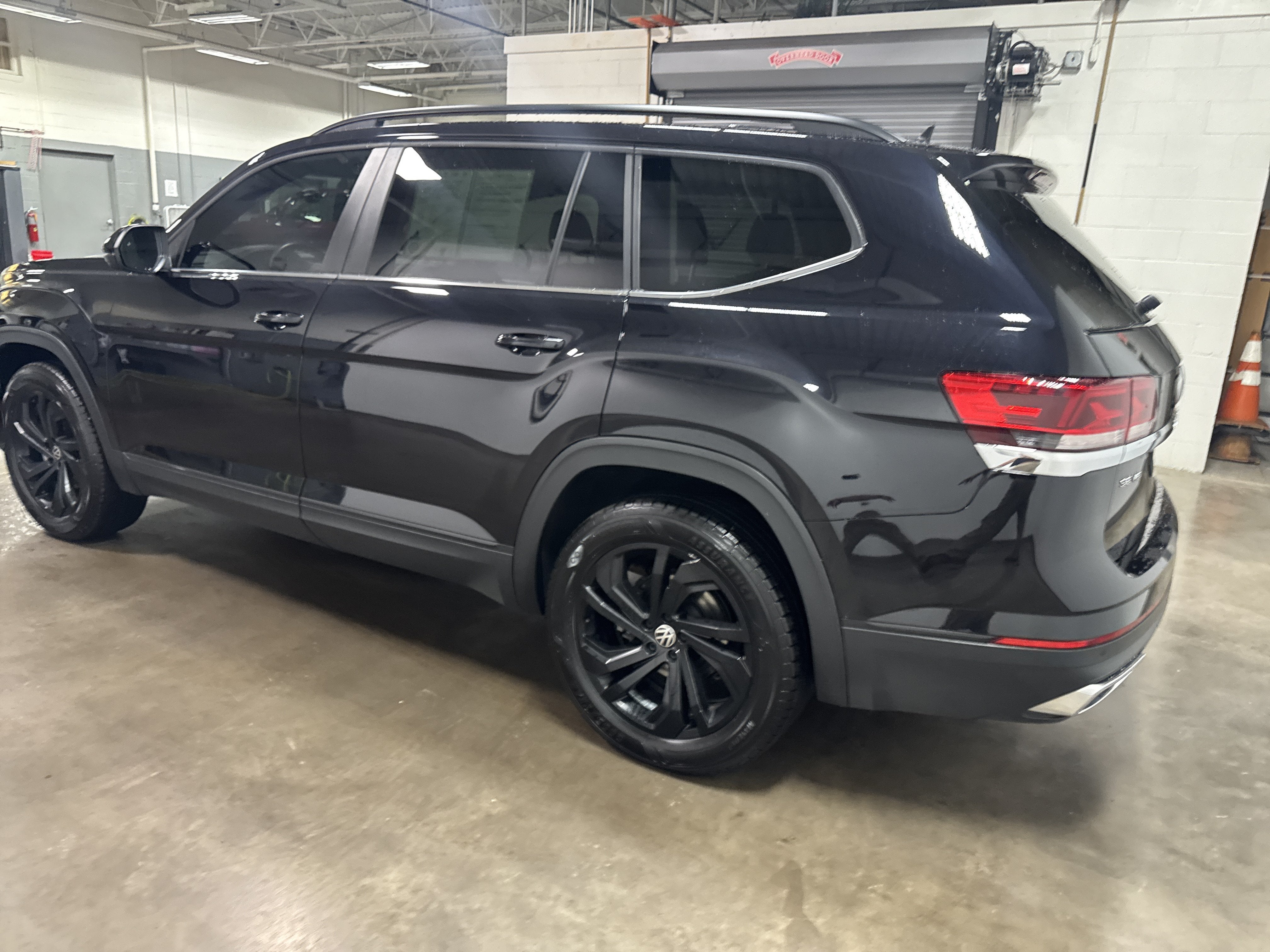 2022 Volkswagen Atlas 3.6L V6 SE w/Technology