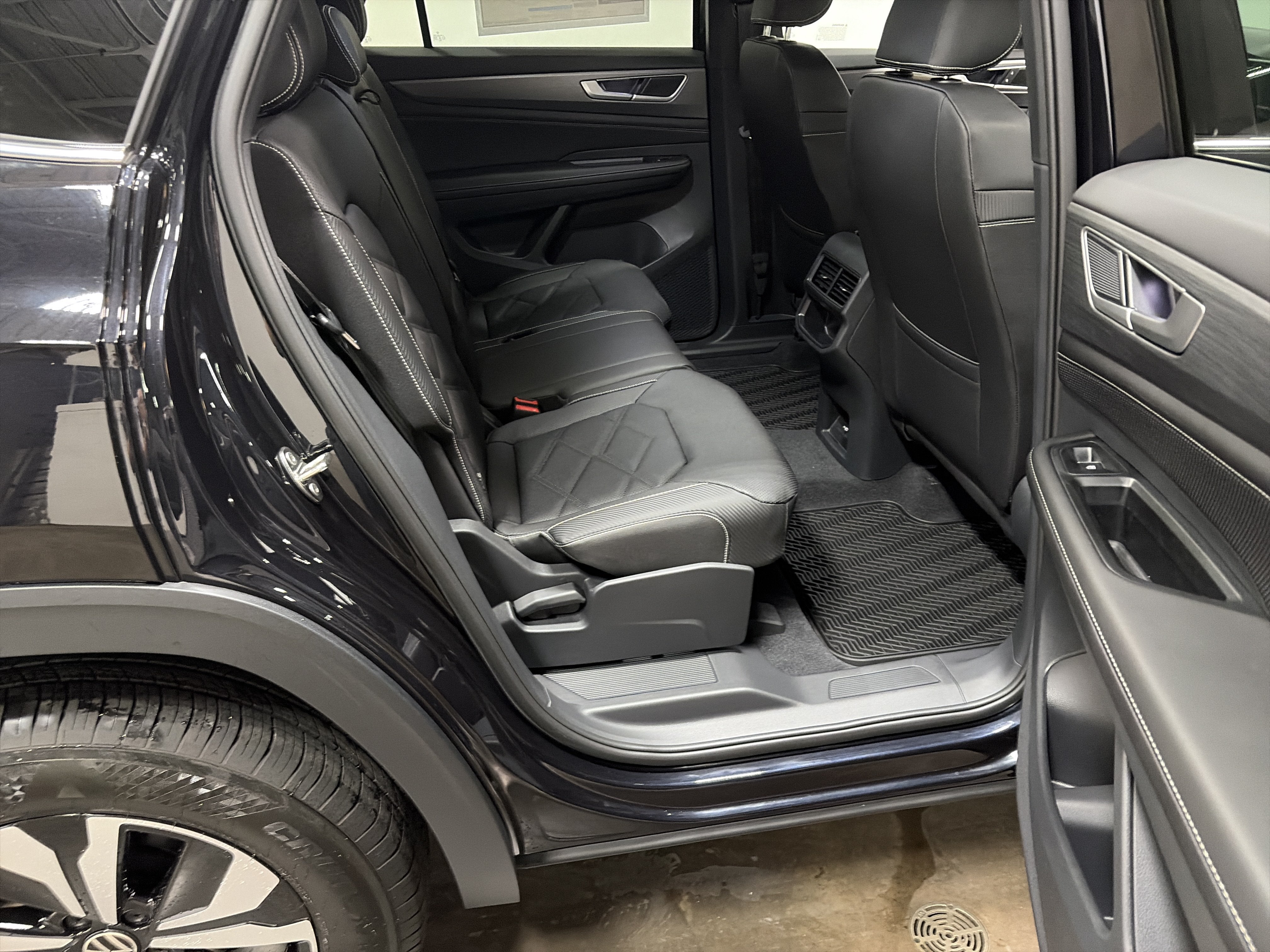 2026 Volkswagen Atlas Cross Sport 2.0T SE