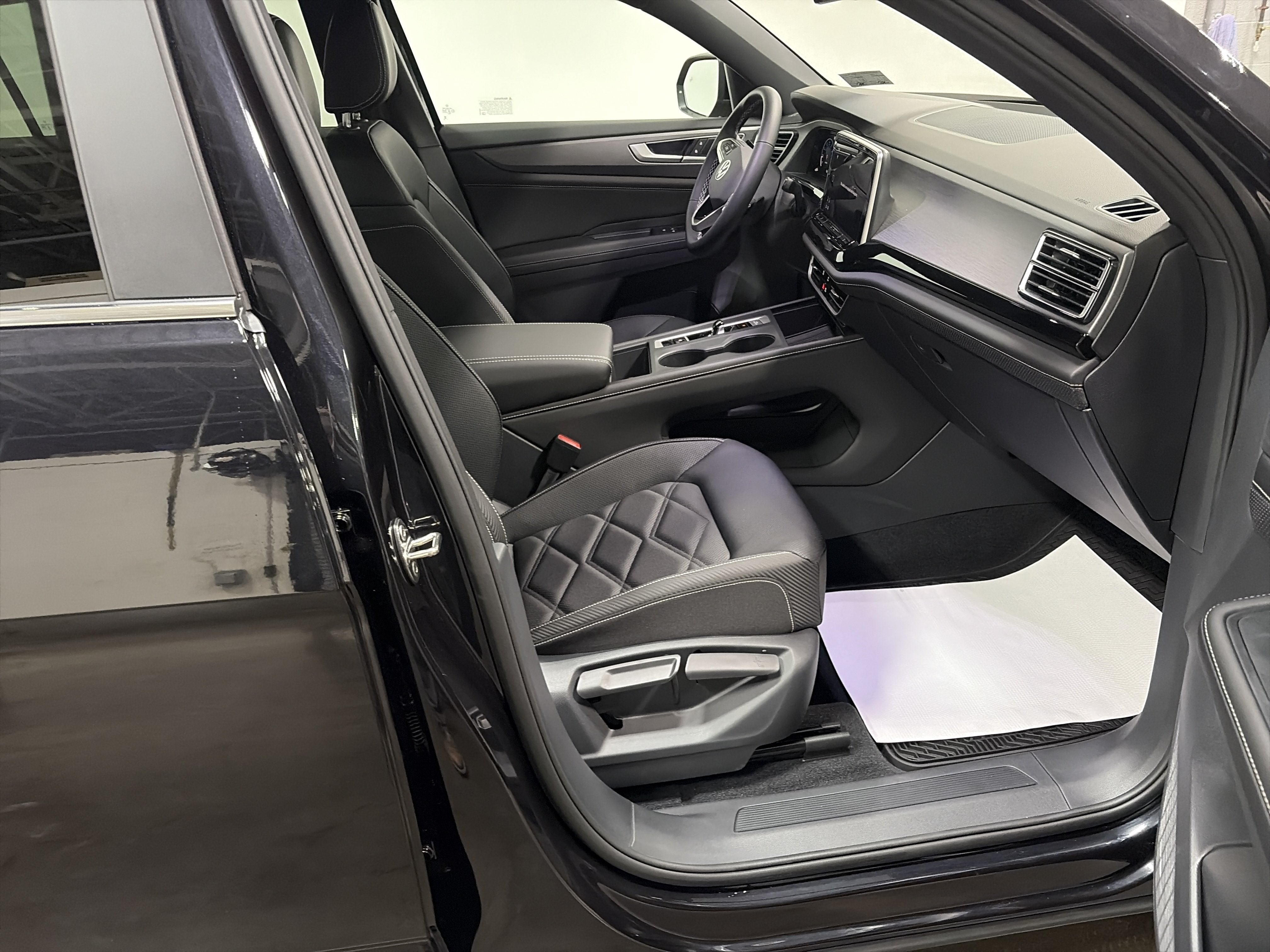 2026 Volkswagen Atlas Cross Sport 2.0T SE