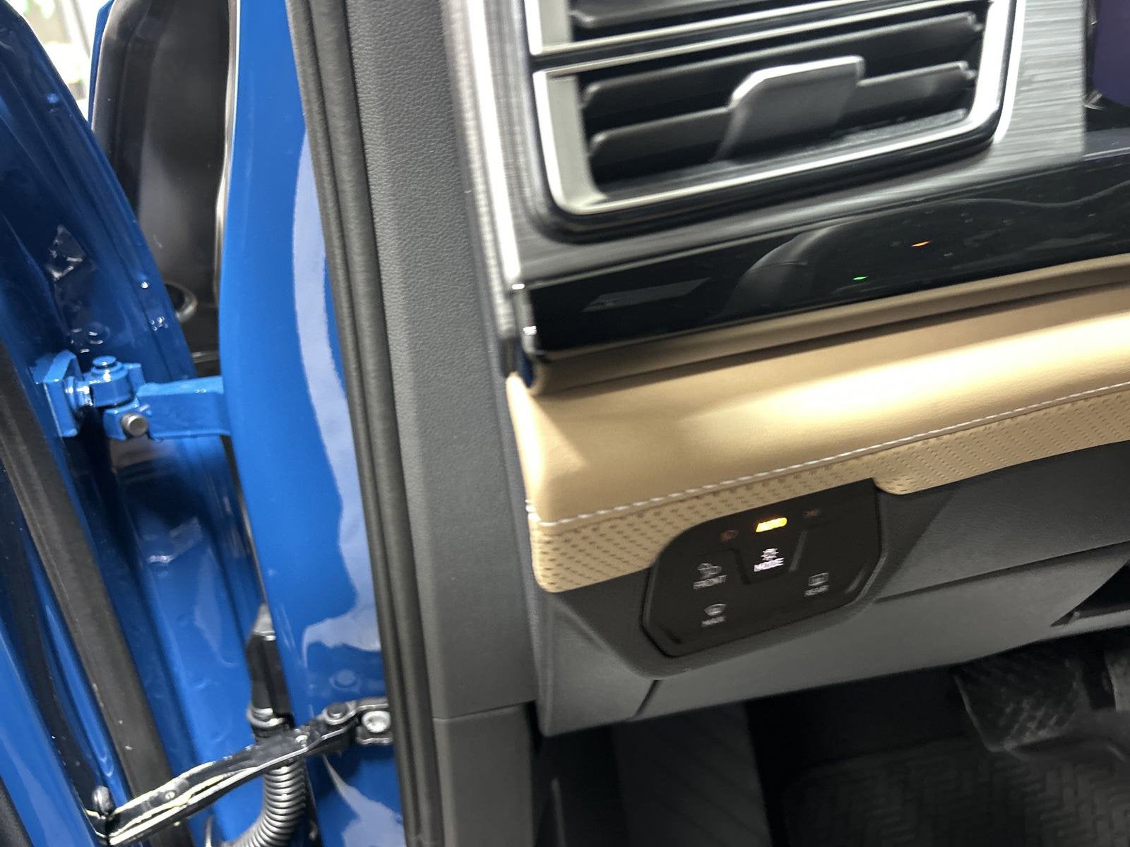 2025 Volkswagen Atlas Cross Sport 2.0T SE