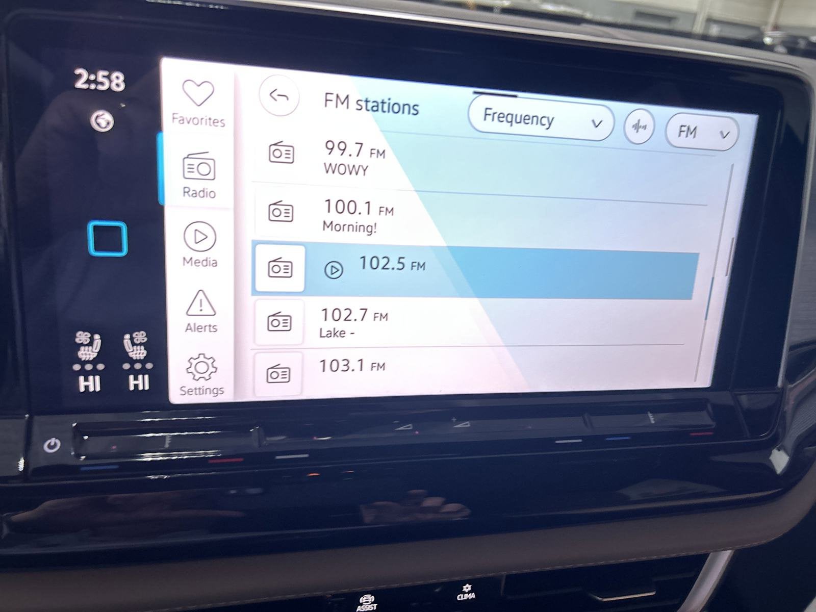 2025 Volkswagen Atlas Cross Sport 2.0T SE