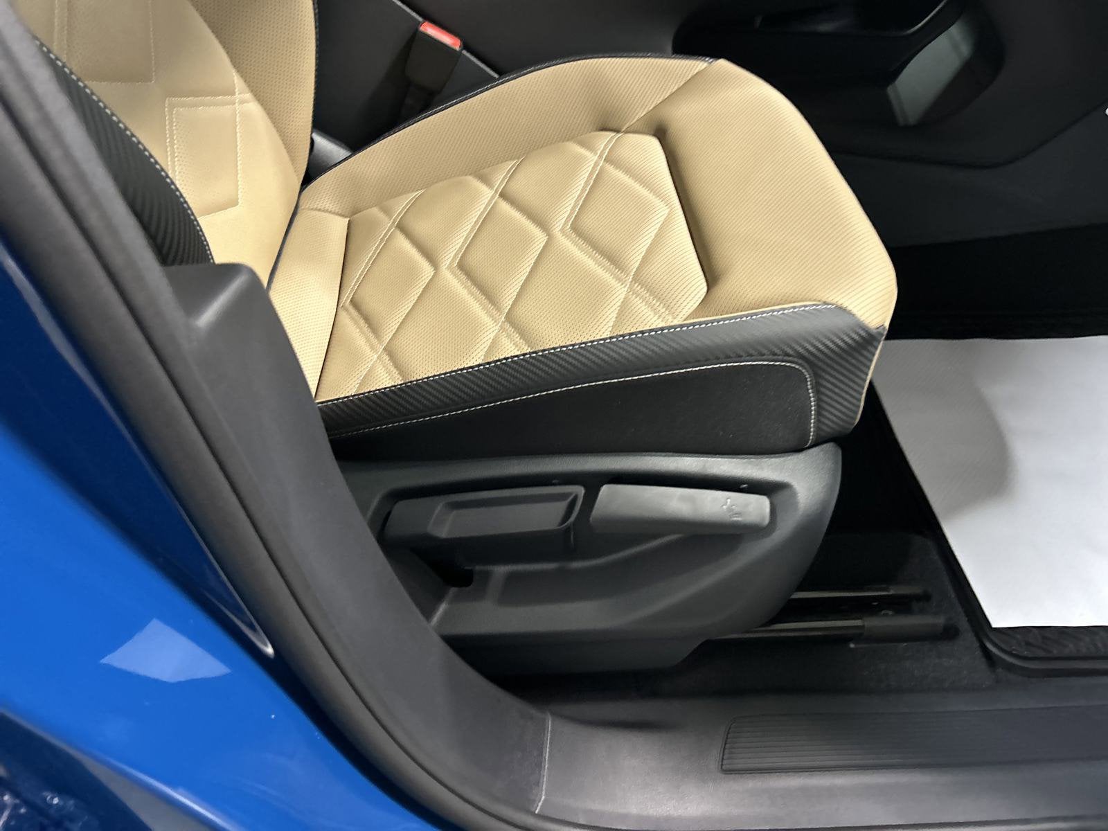 2025 Volkswagen Atlas Cross Sport 2.0T SE