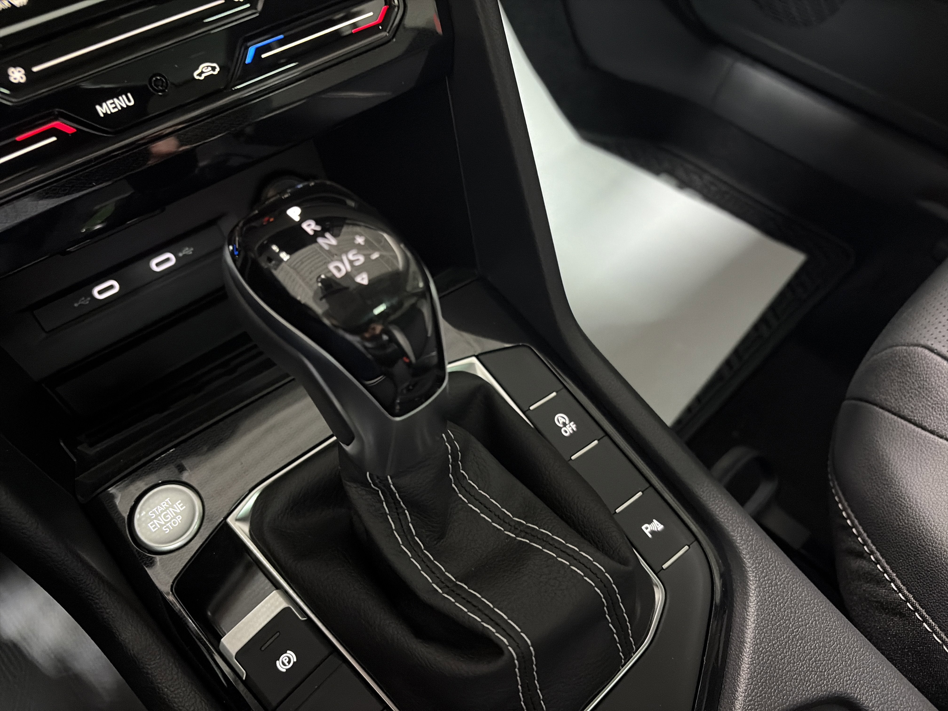 2026 Volkswagen Taos 1.5T SEL