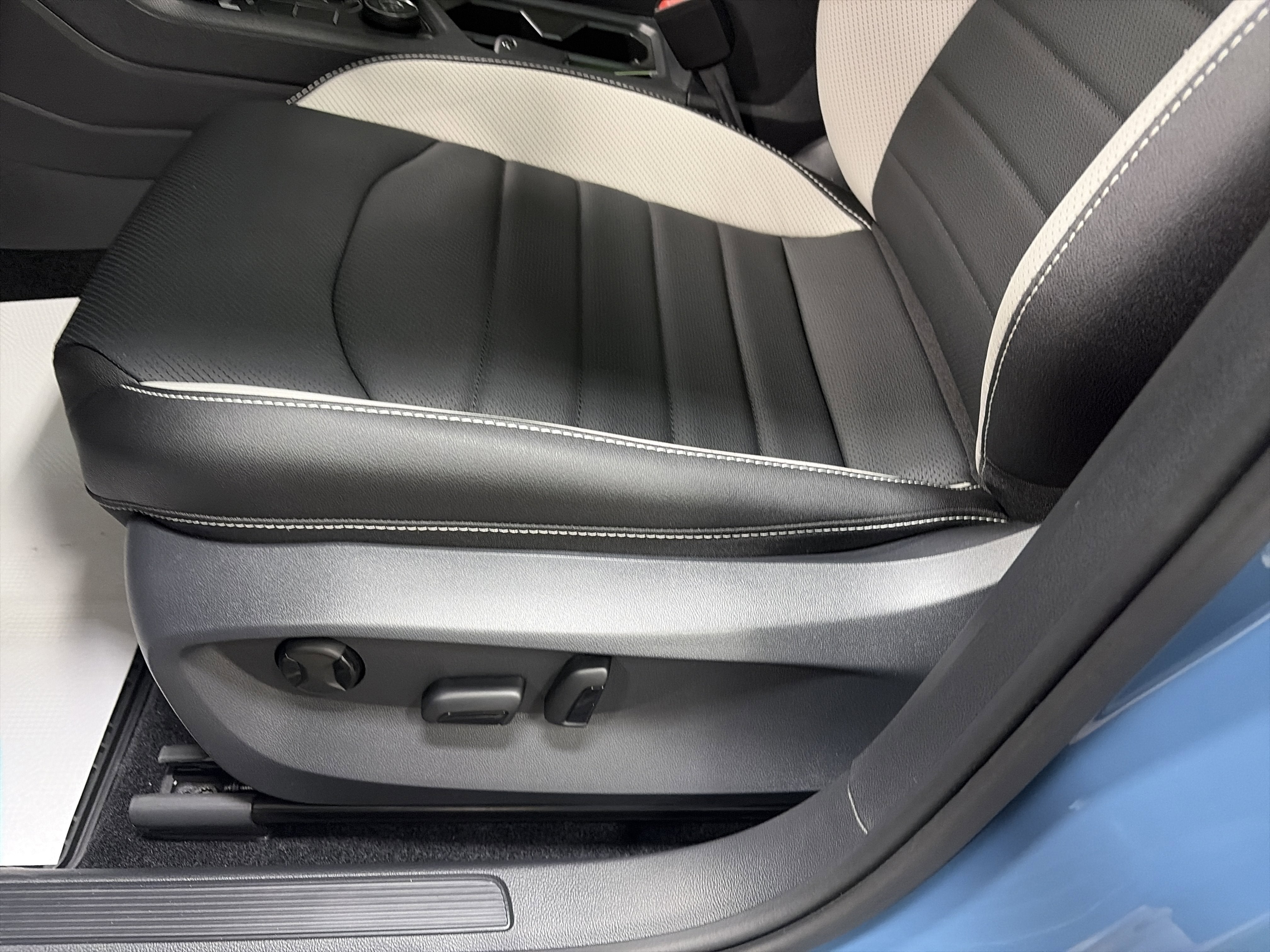 2026 Volkswagen Taos 1.5T SEL