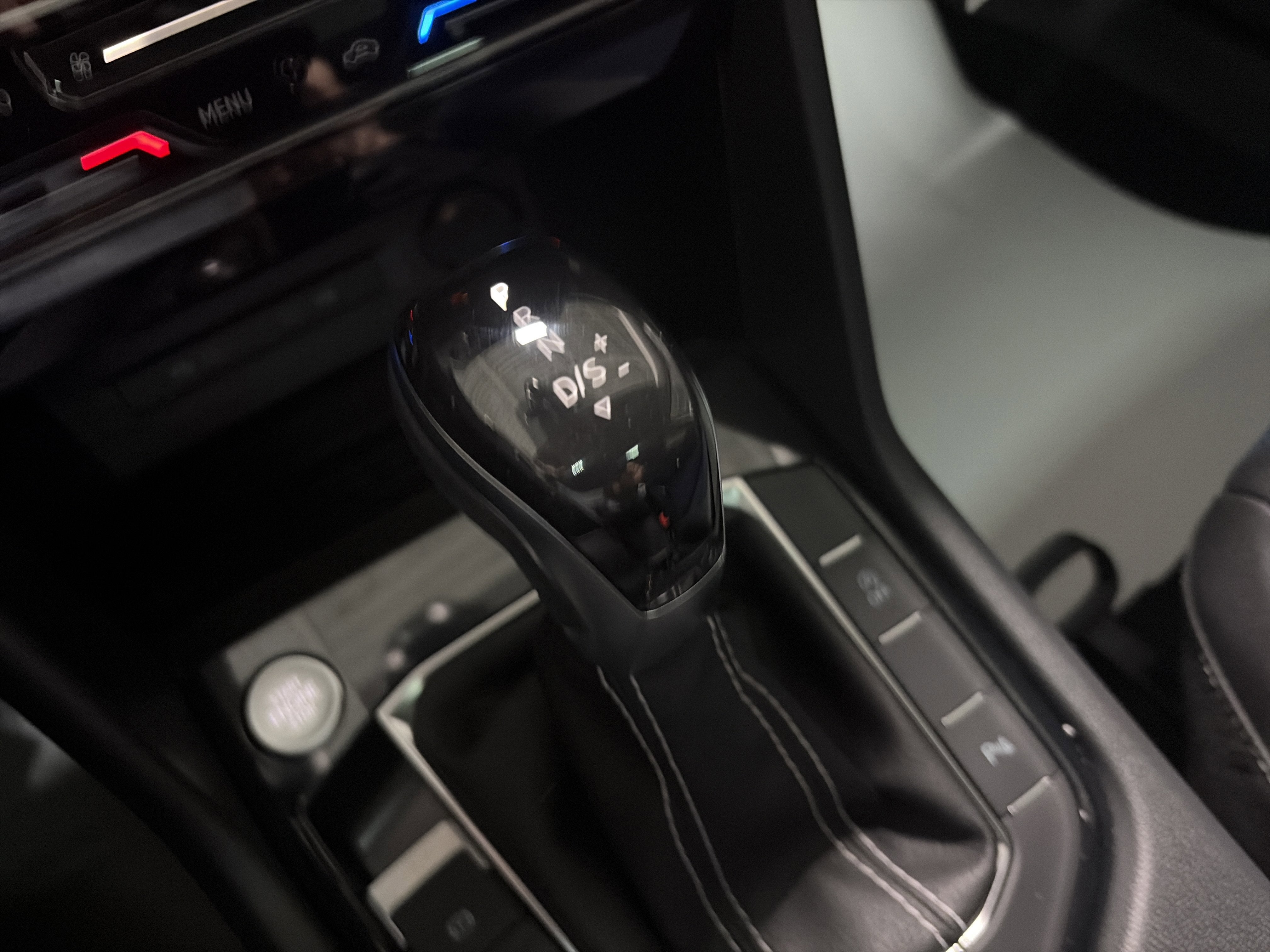 2026 Volkswagen Taos 1.5T SEL