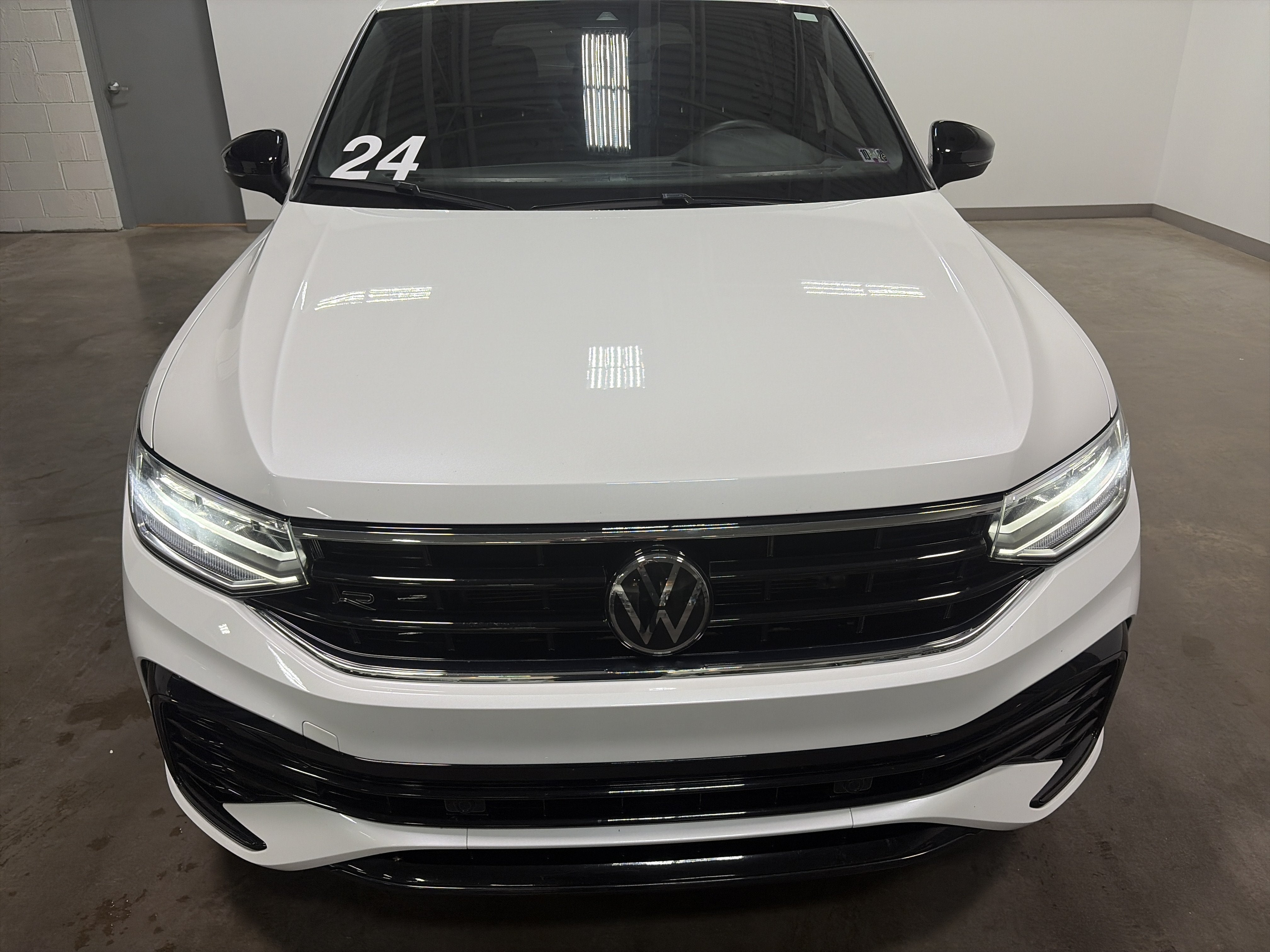 2024 Volkswagen Tiguan SE R-Line Black