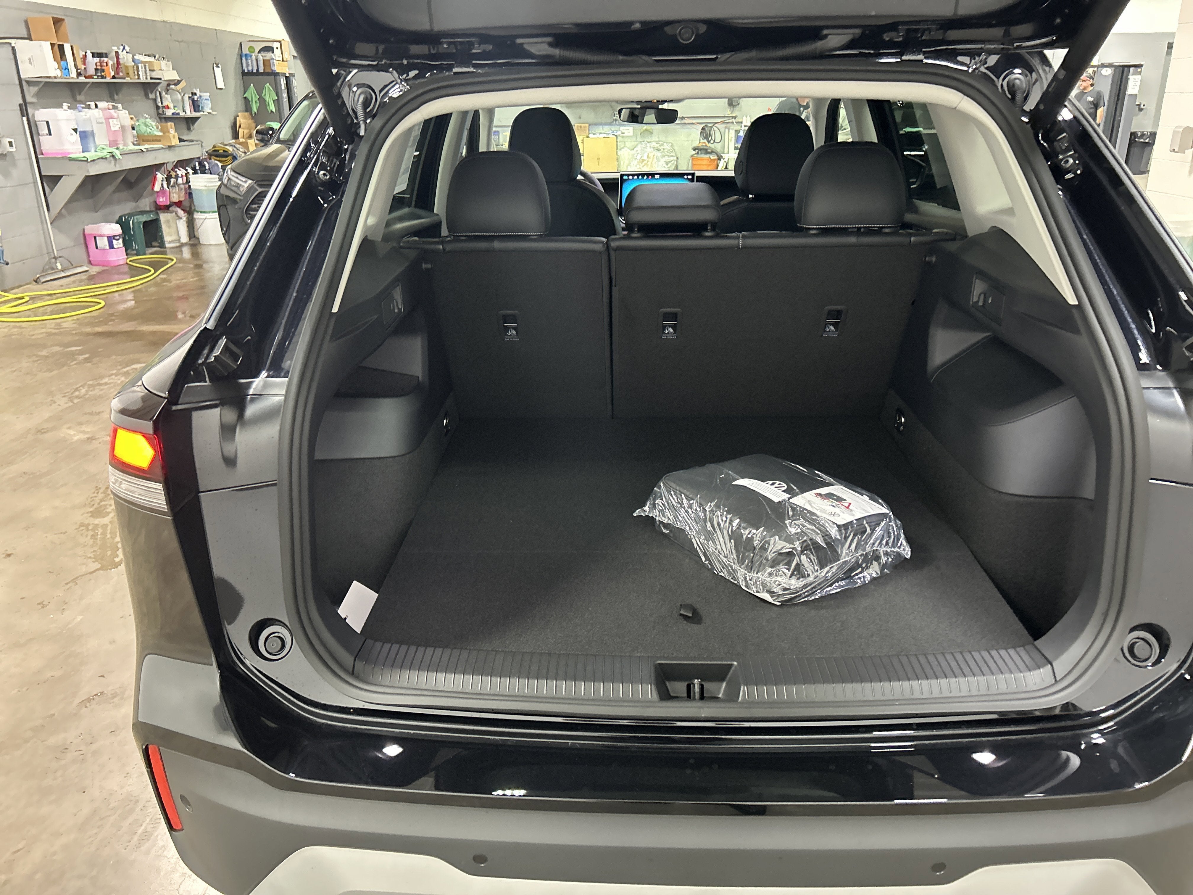 2025 Volkswagen Tiguan 2.0T SE